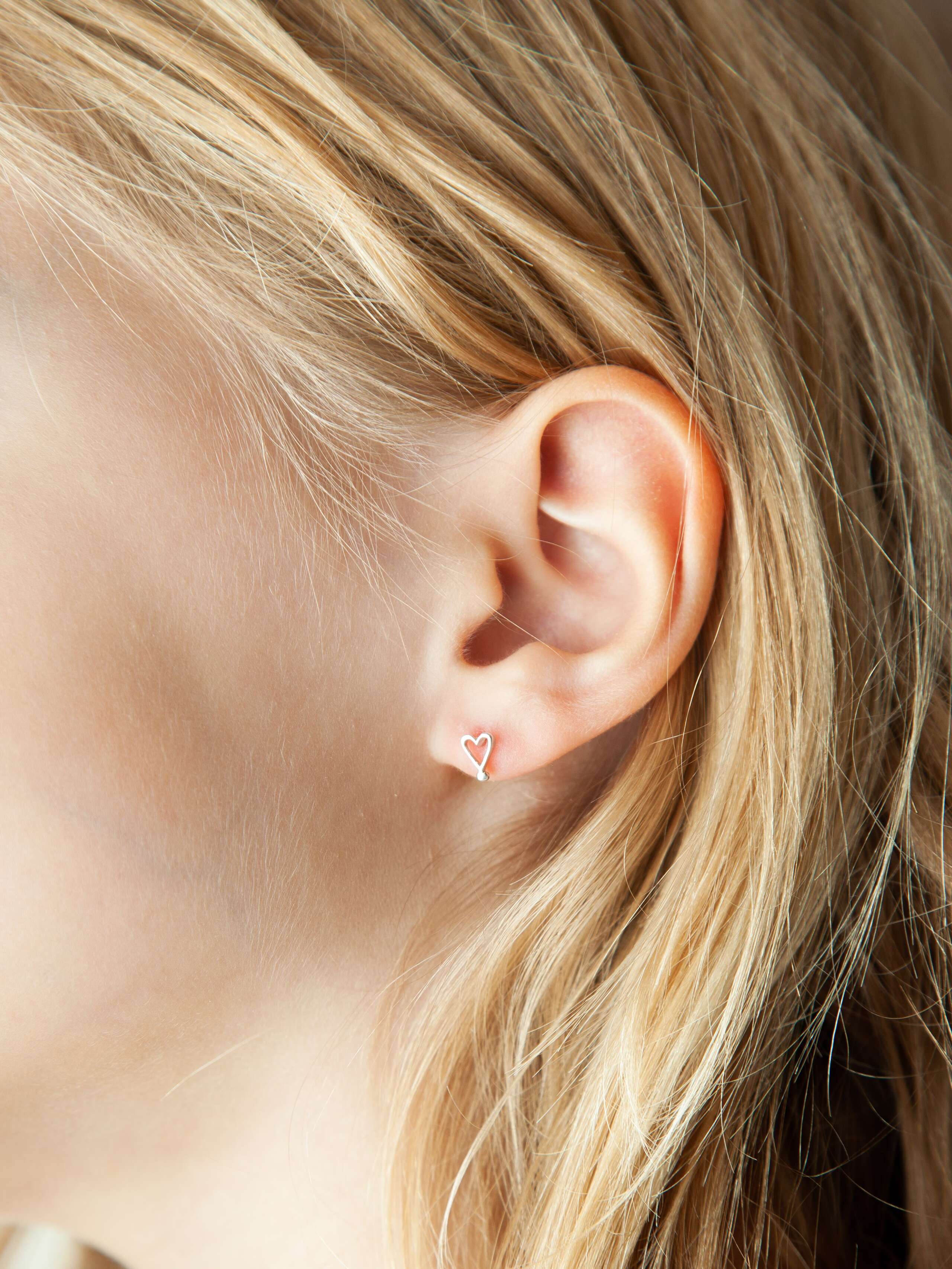 Alma earstud