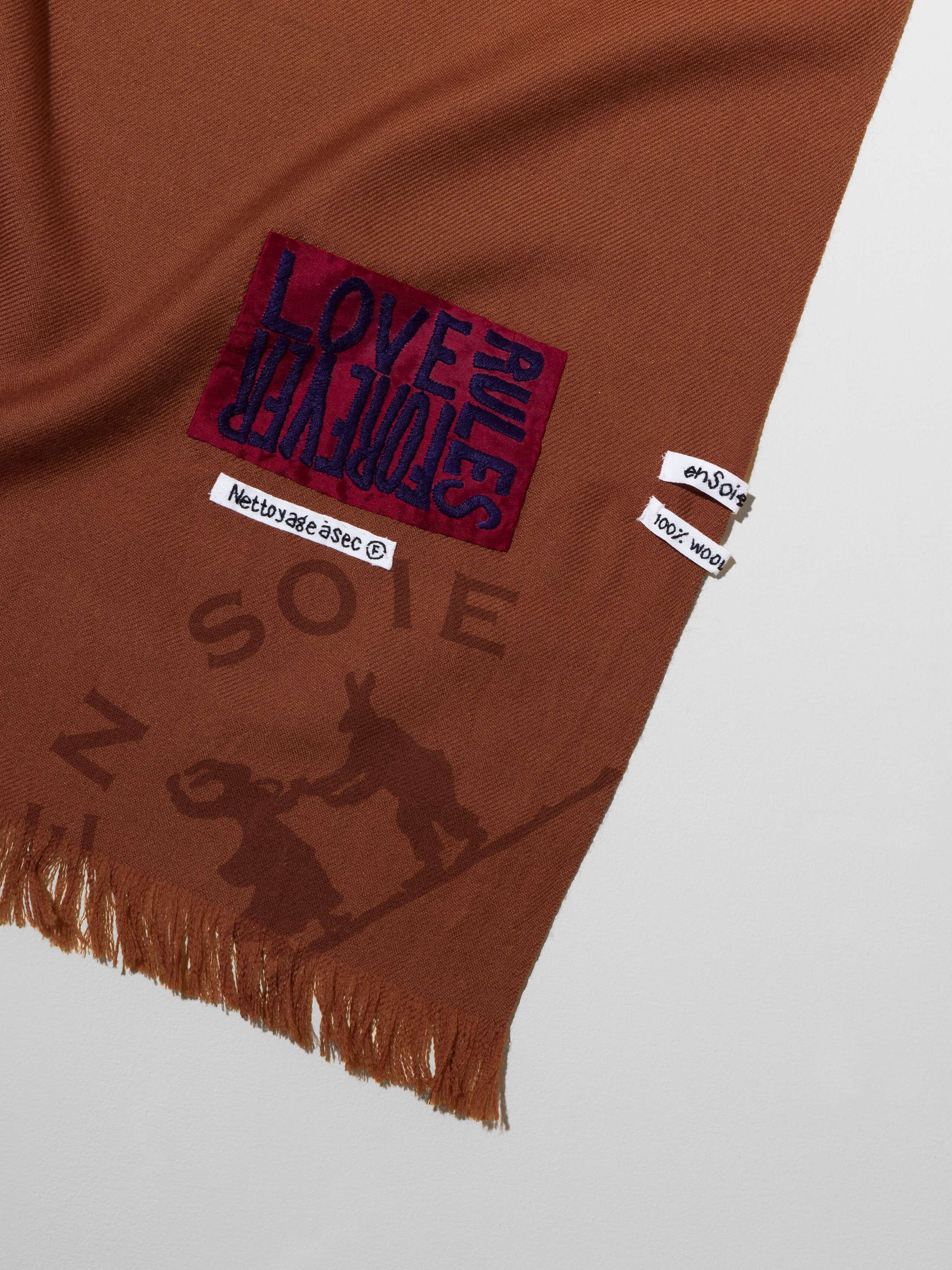 Picture of a detail of a beautiful wool scarf in a warm cognac shade