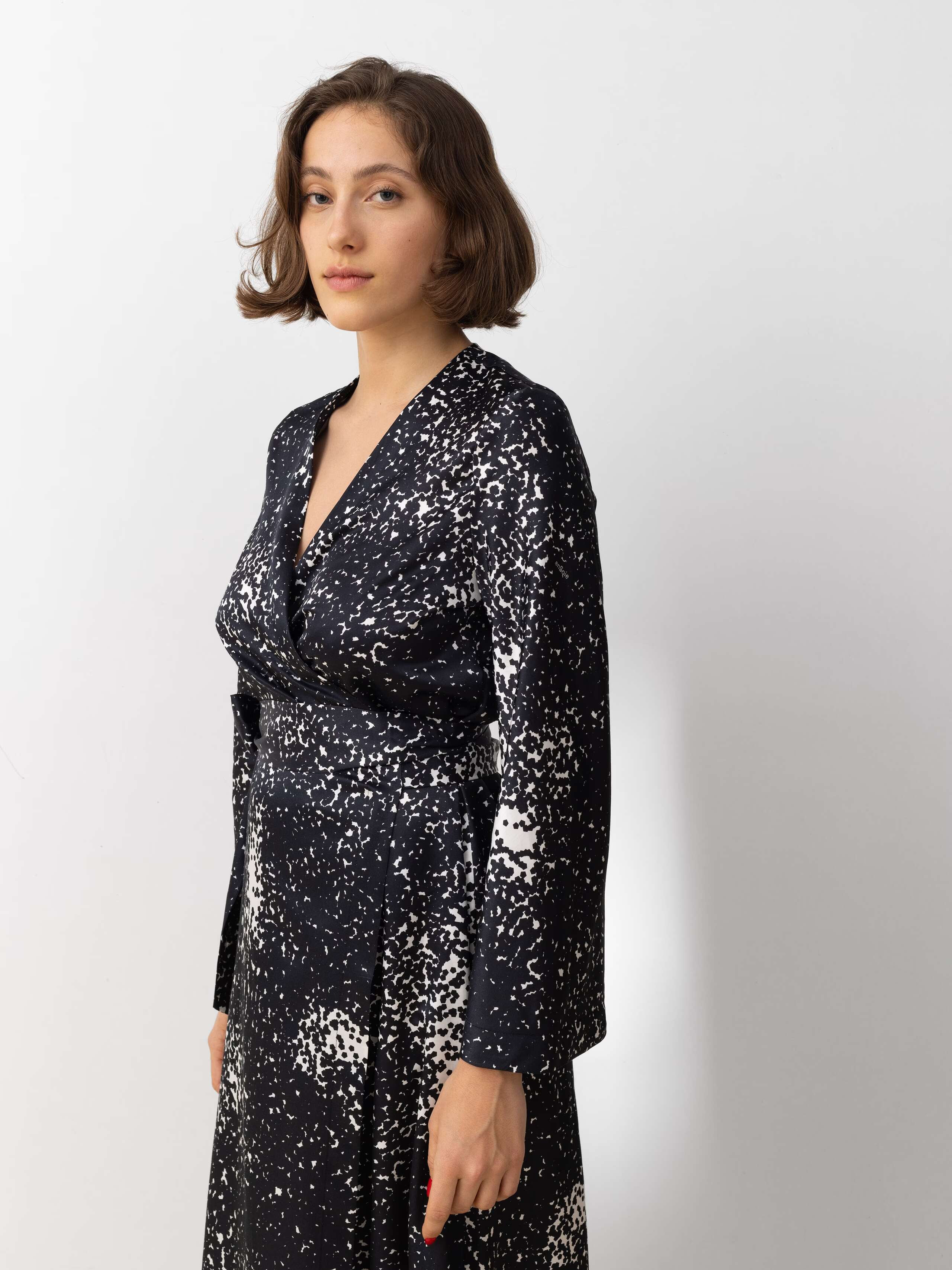 Gerda dress in a black and white beehive print made of silk cotton