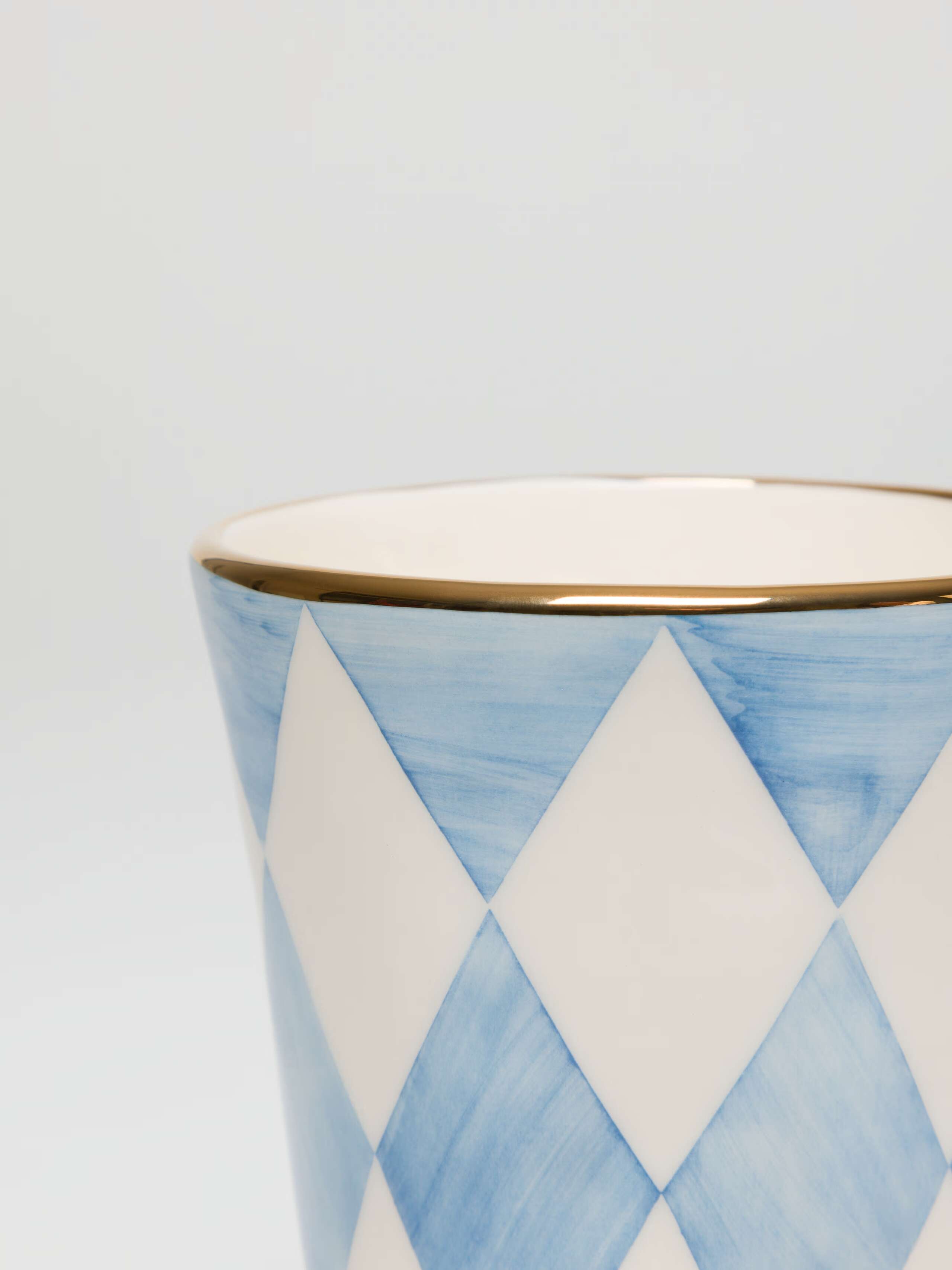 Close up of 10 Karat Gold rim on cup