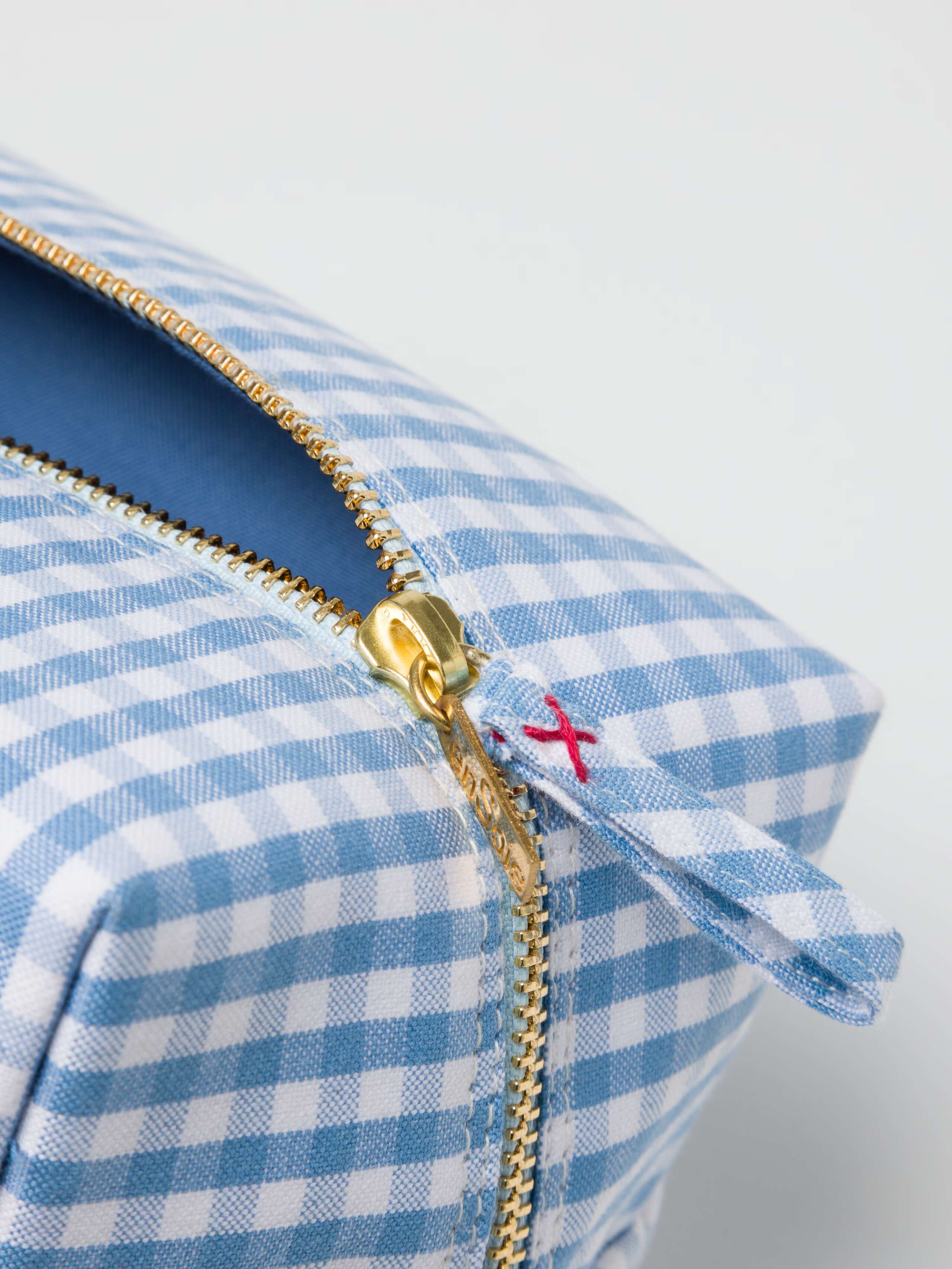 Dante close up in cerulean blue