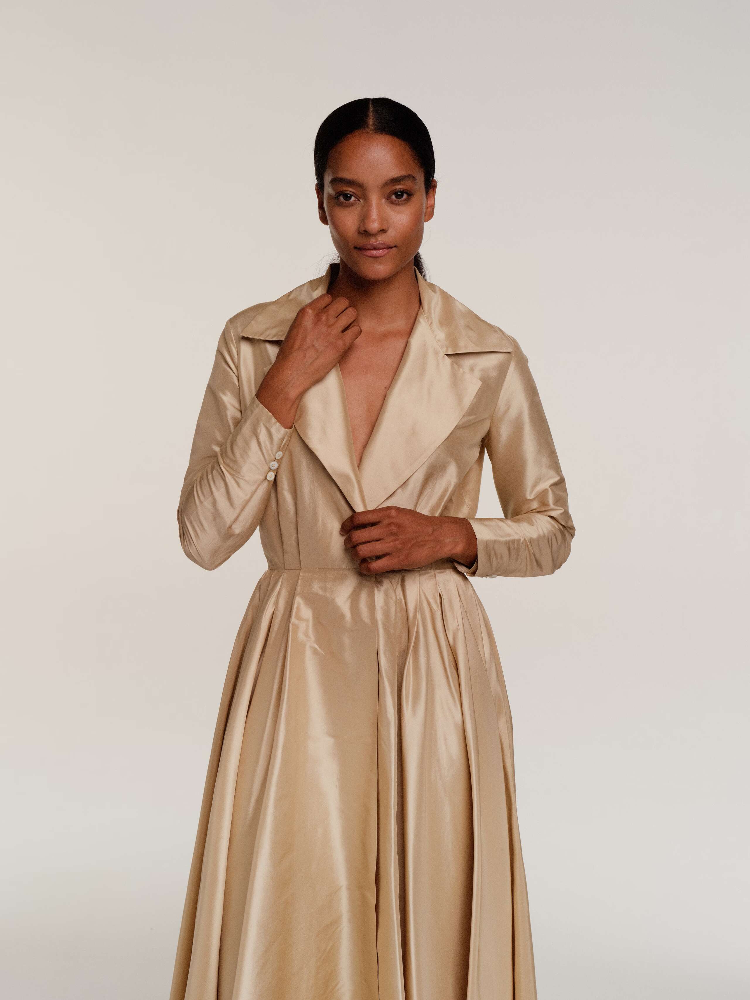 Delphine dress in doupion silk gold beige
