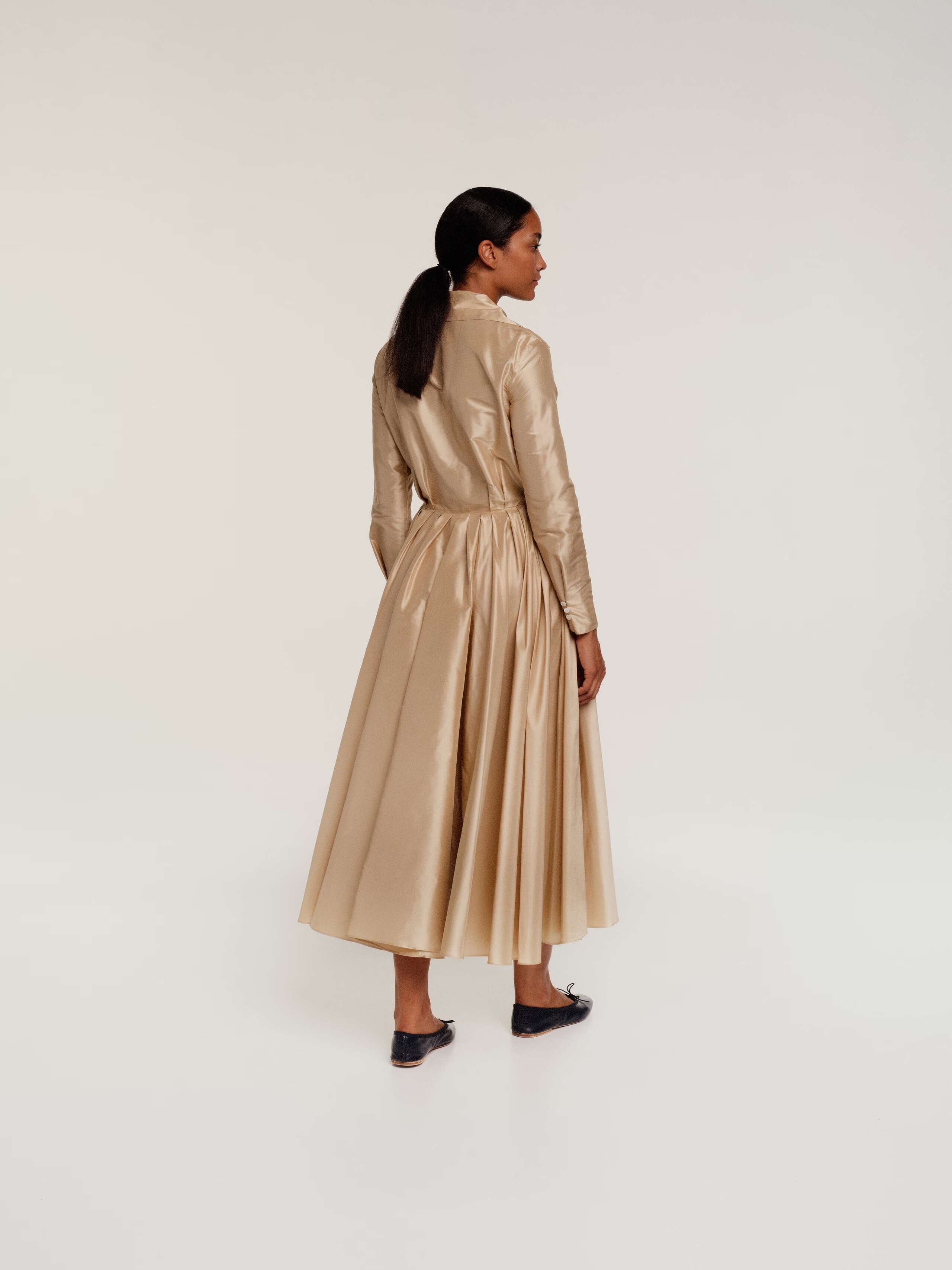 Delphine dress in doupion silk gold beige