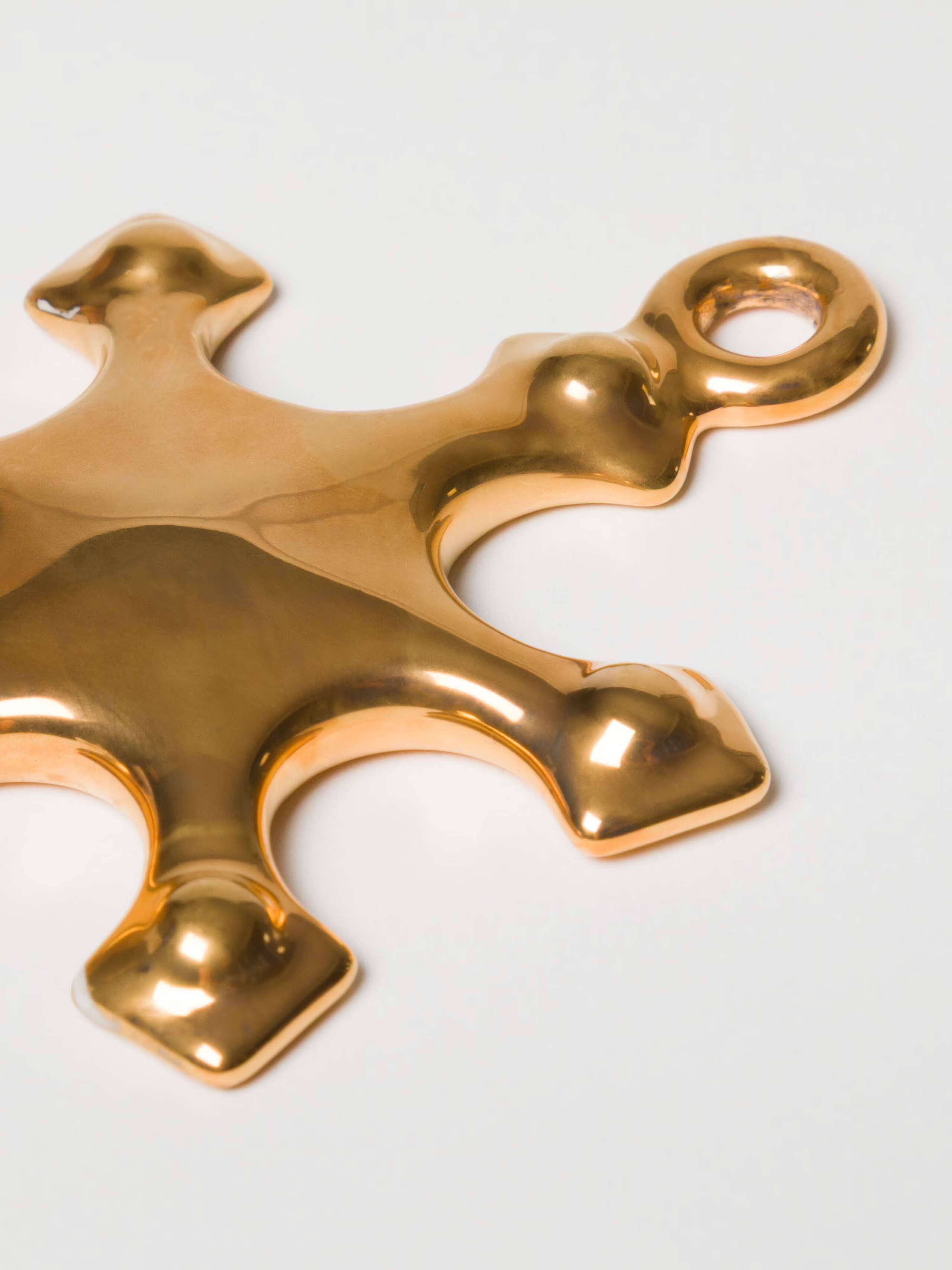 Flowerstar ceramic ornament in gold