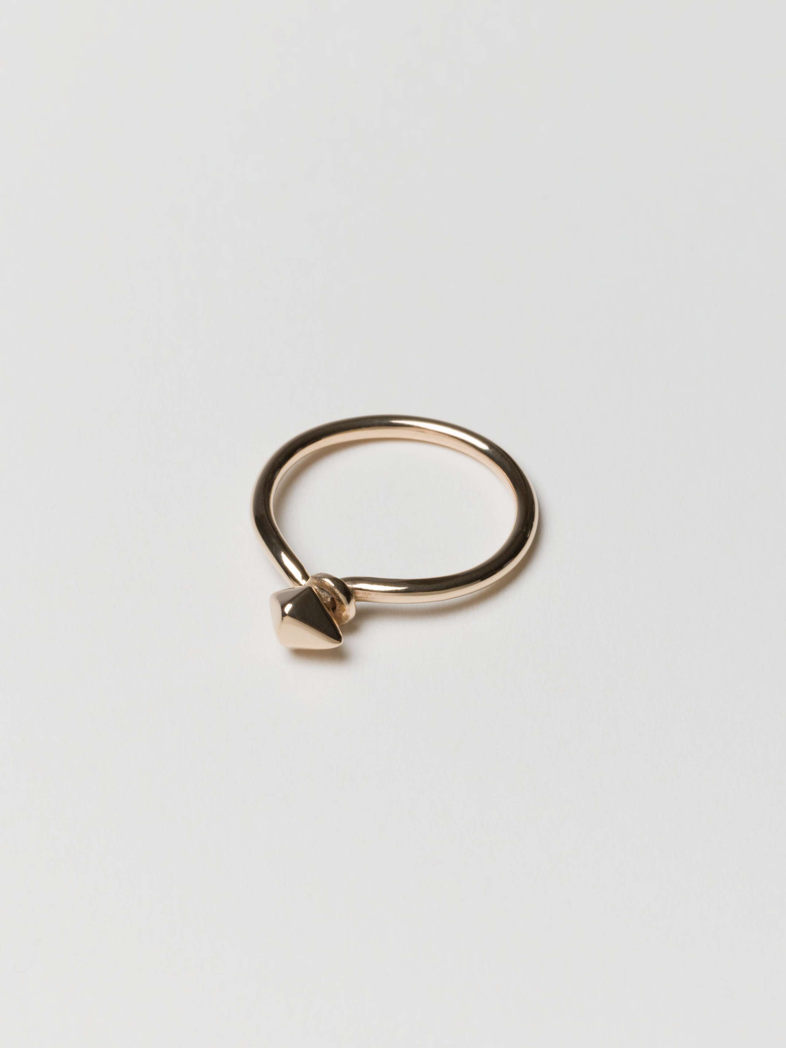 Rhomb ring in 9 Karat gold