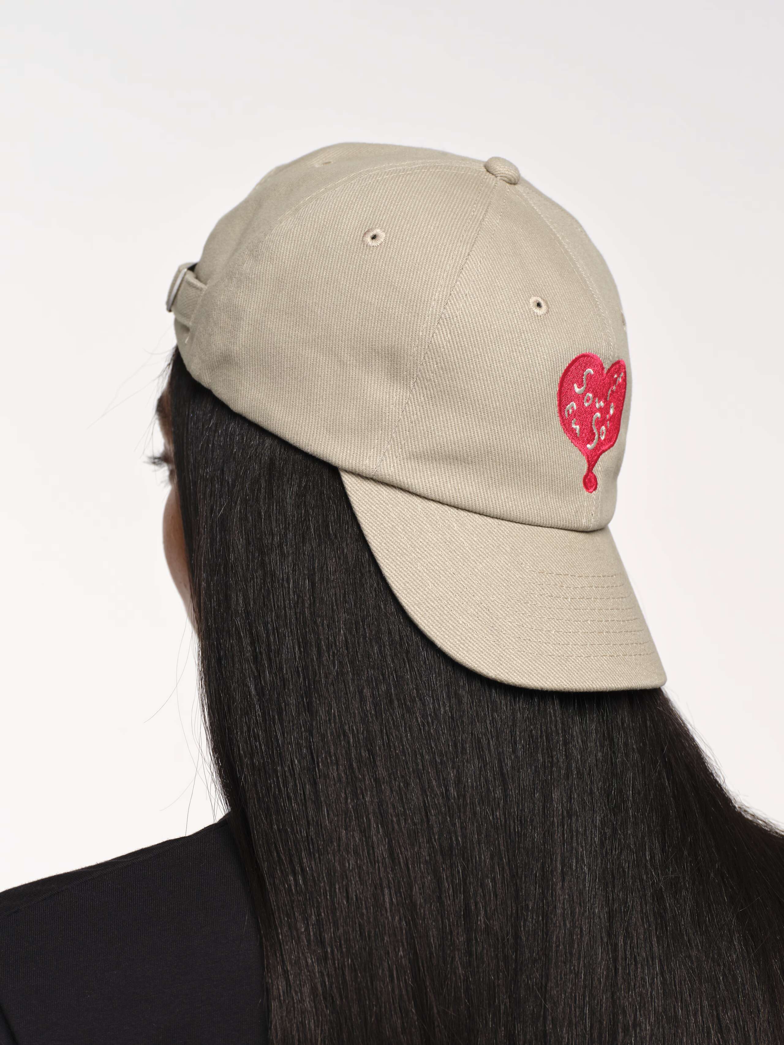 Model wearing Tommy Cap Beige with Sourire Heart Red Embroidery