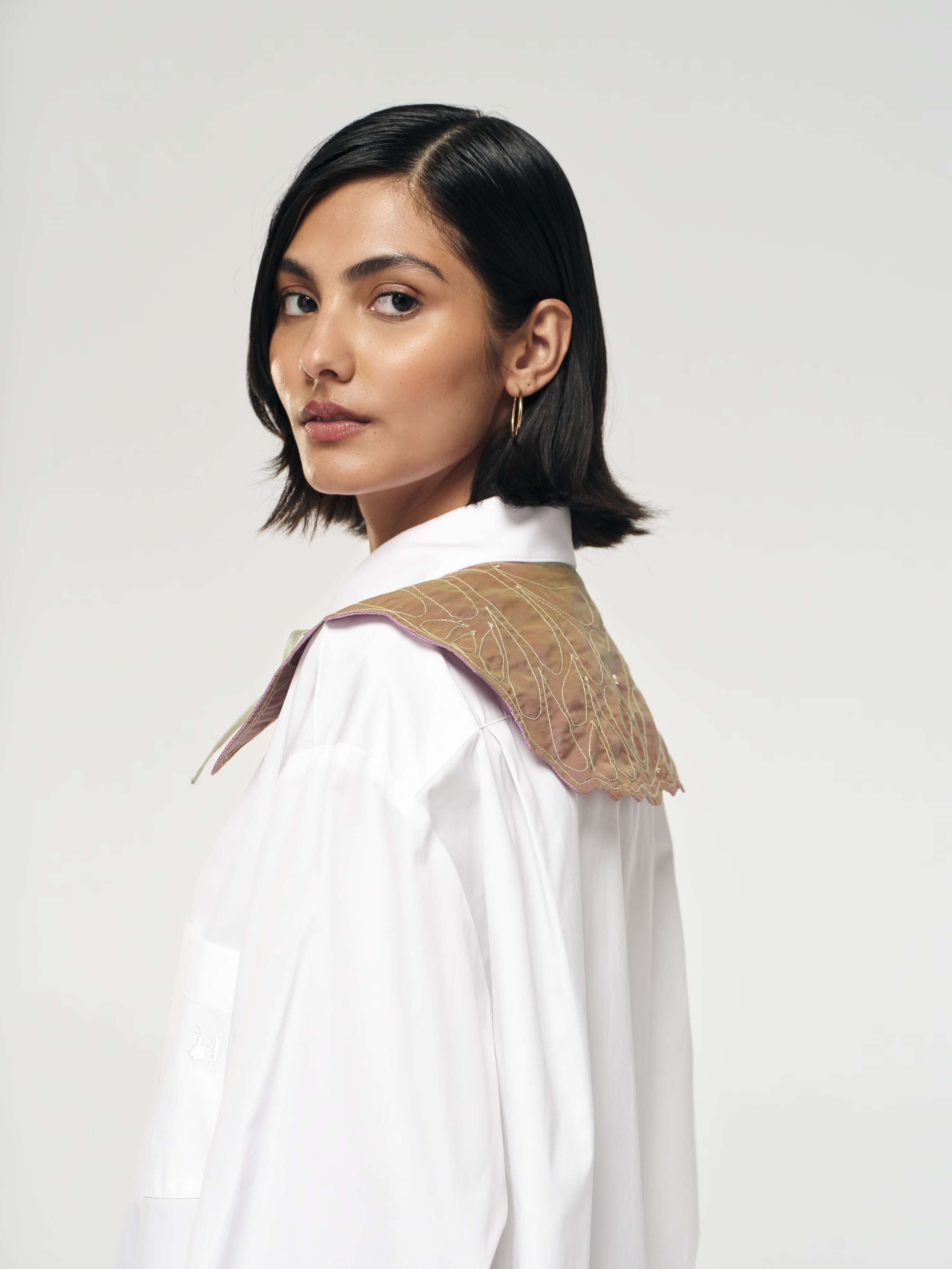 Side Shot of Juliet Collar on Model 