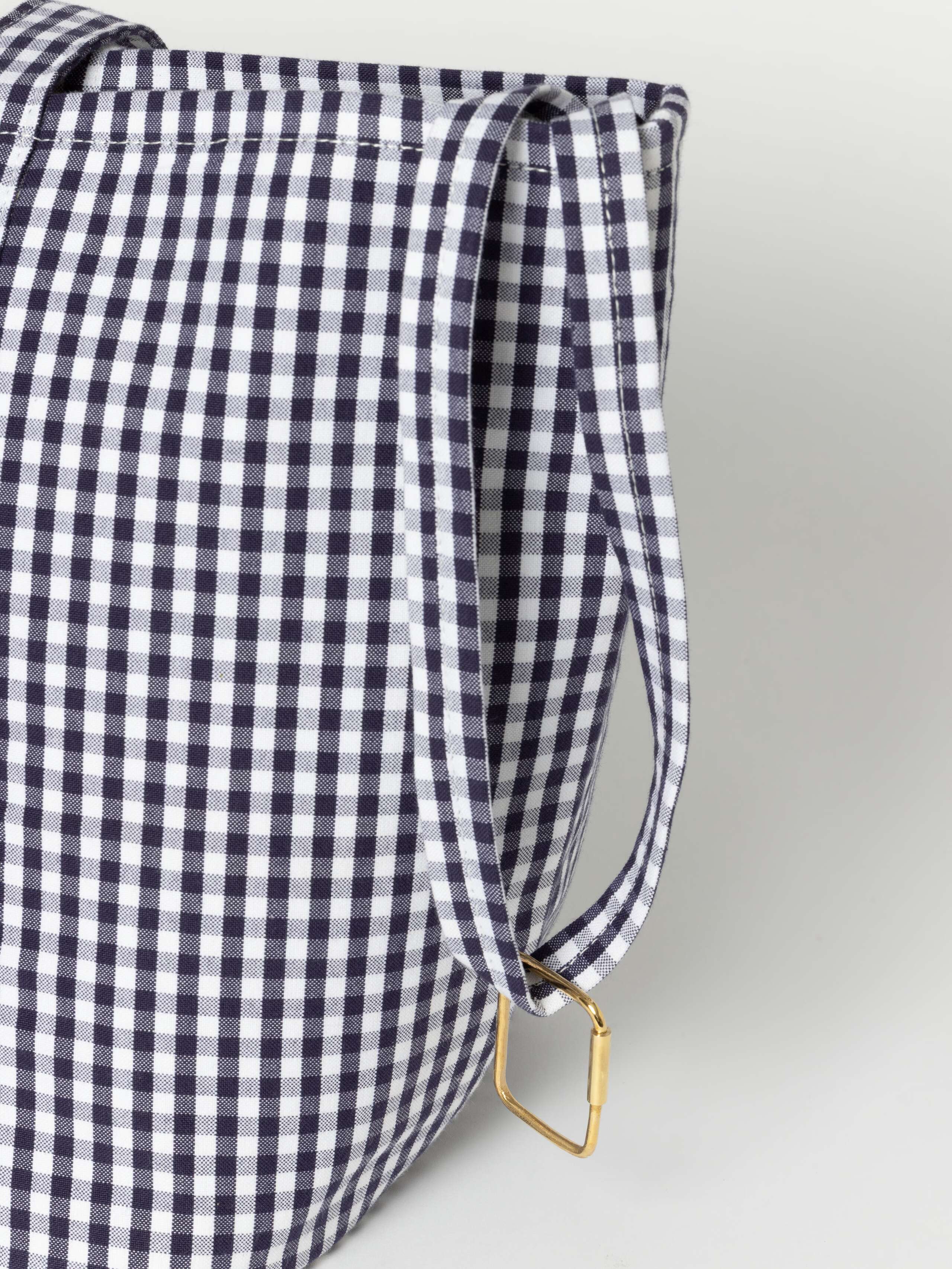 Detail Shot of Academia Bag key holder in Navy