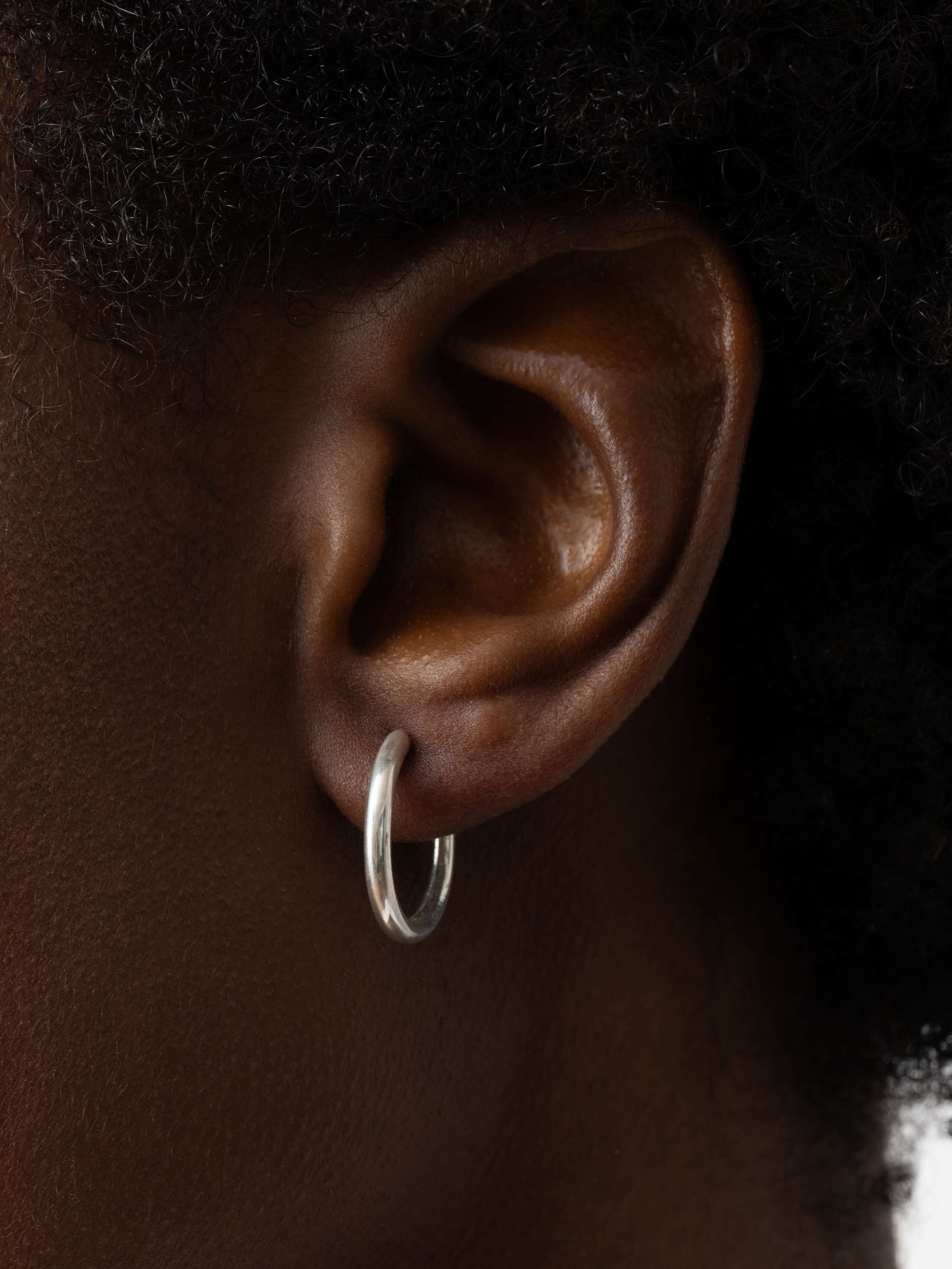 Product Shot of Fine Creole Silver (1,5) on Model 