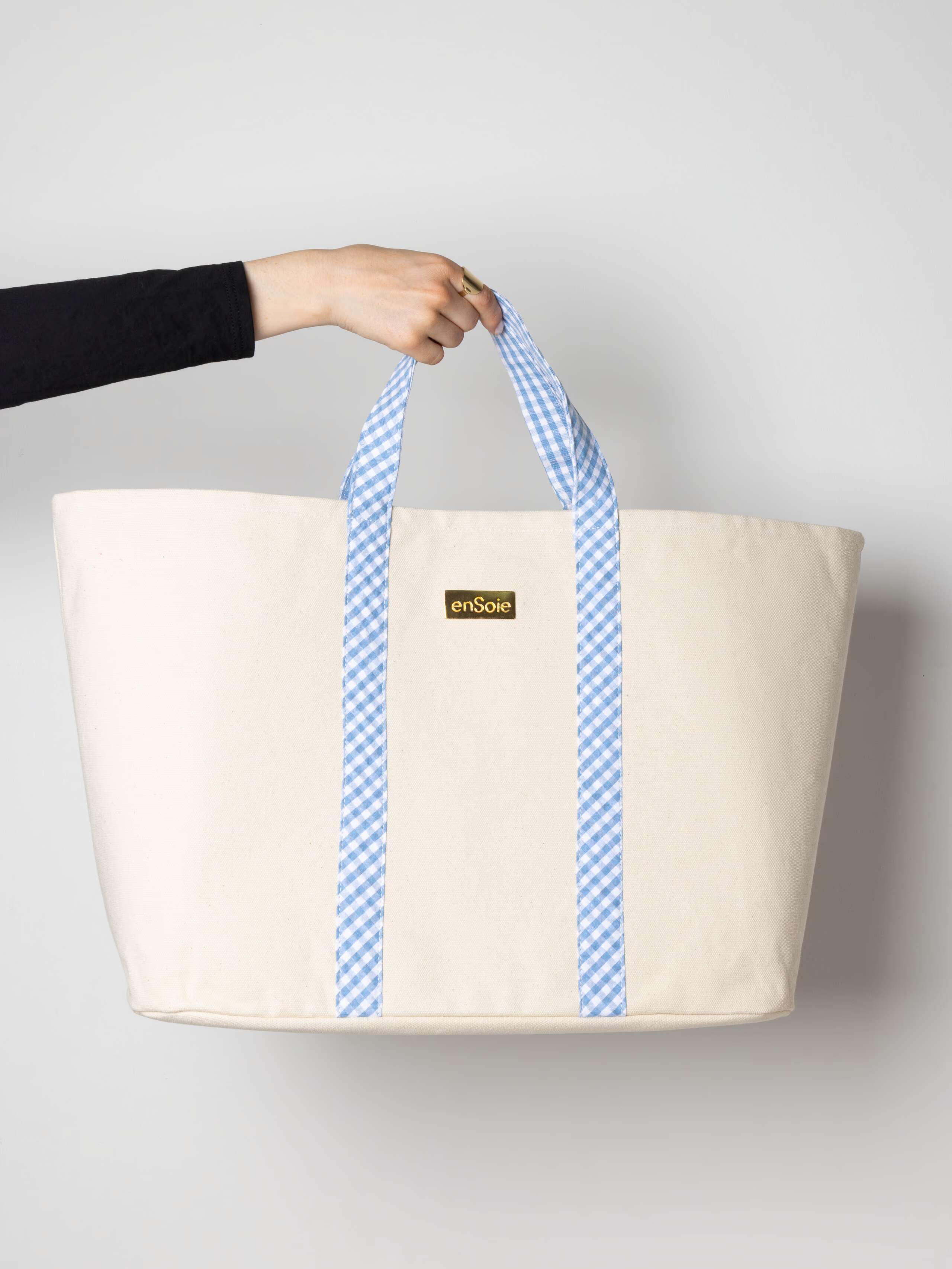 Product Shot of Upstate Bag Cerulean Blue (L) 
