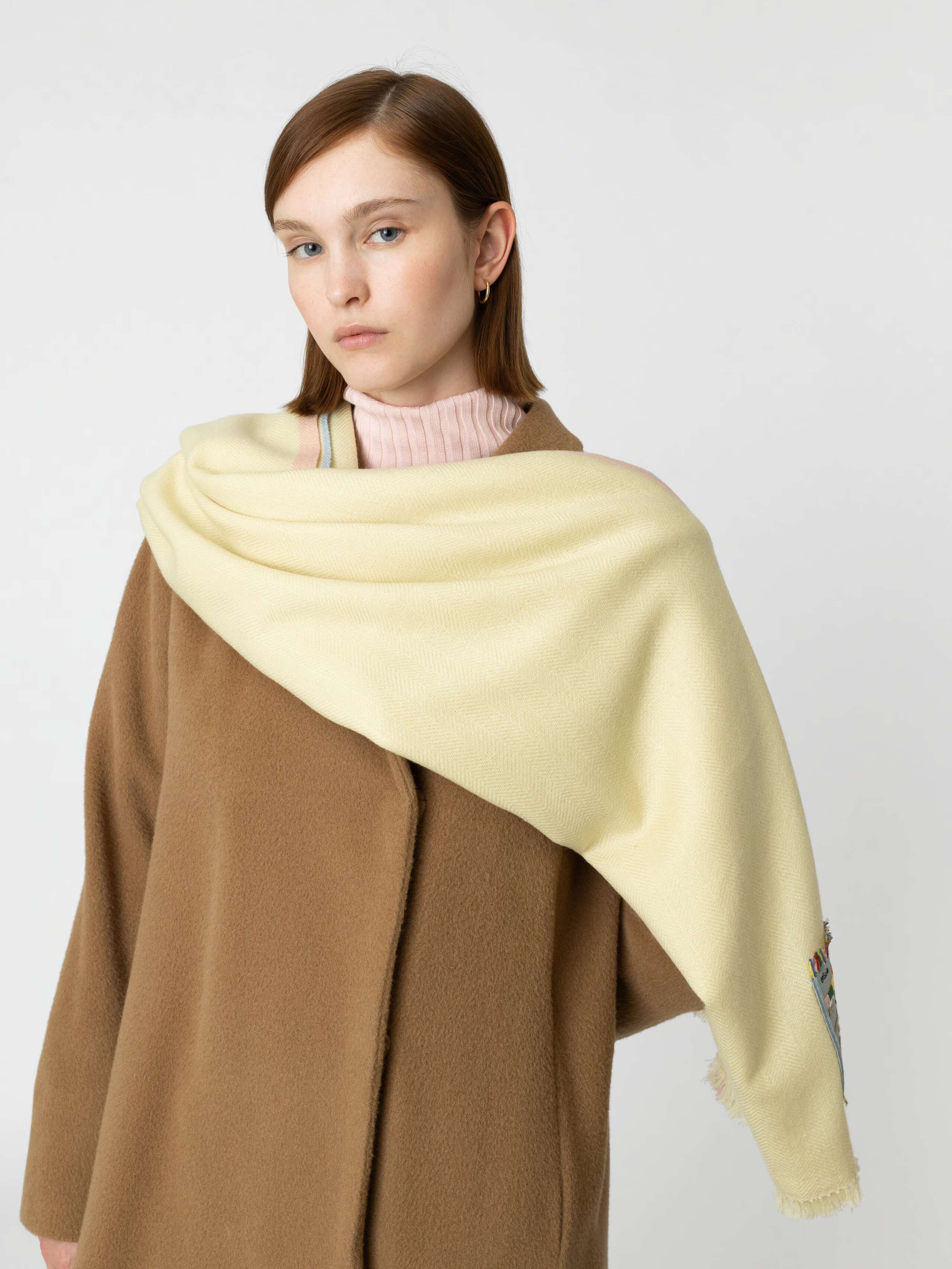 Blia blia stole in buttercup yellow