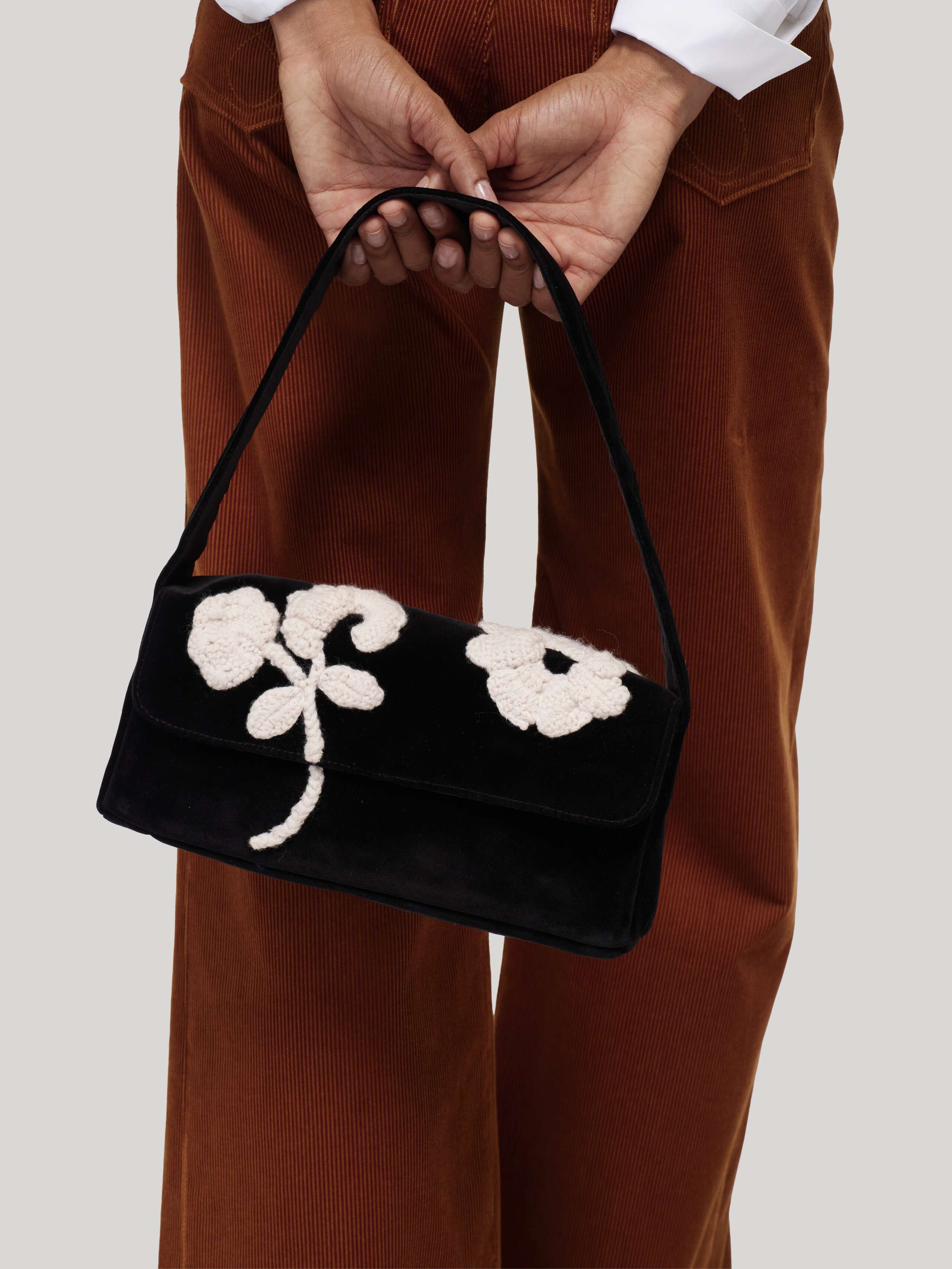 Edie bag black velvet with white crocheted flowers