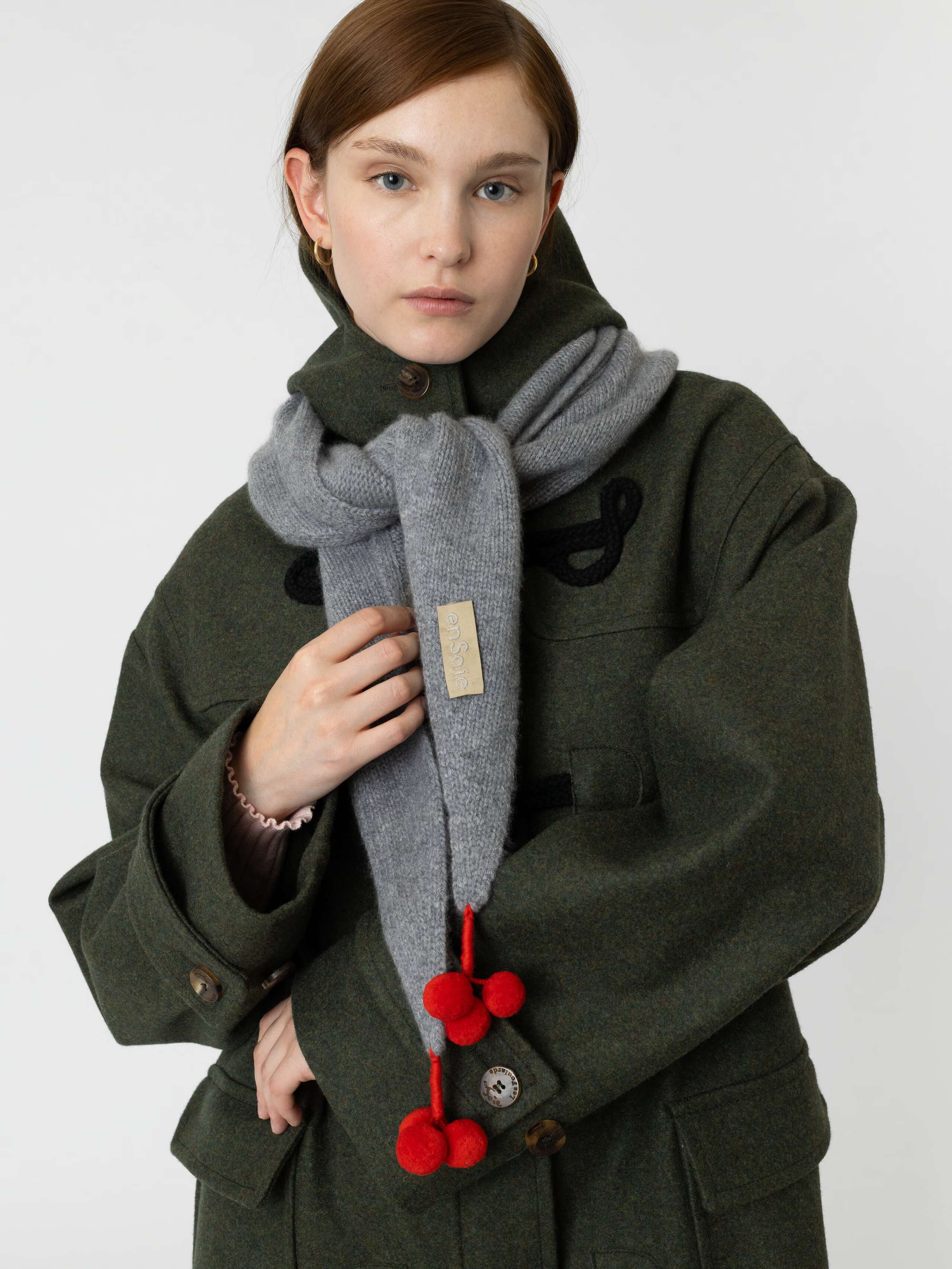 Lula scarf in grey with red pompons