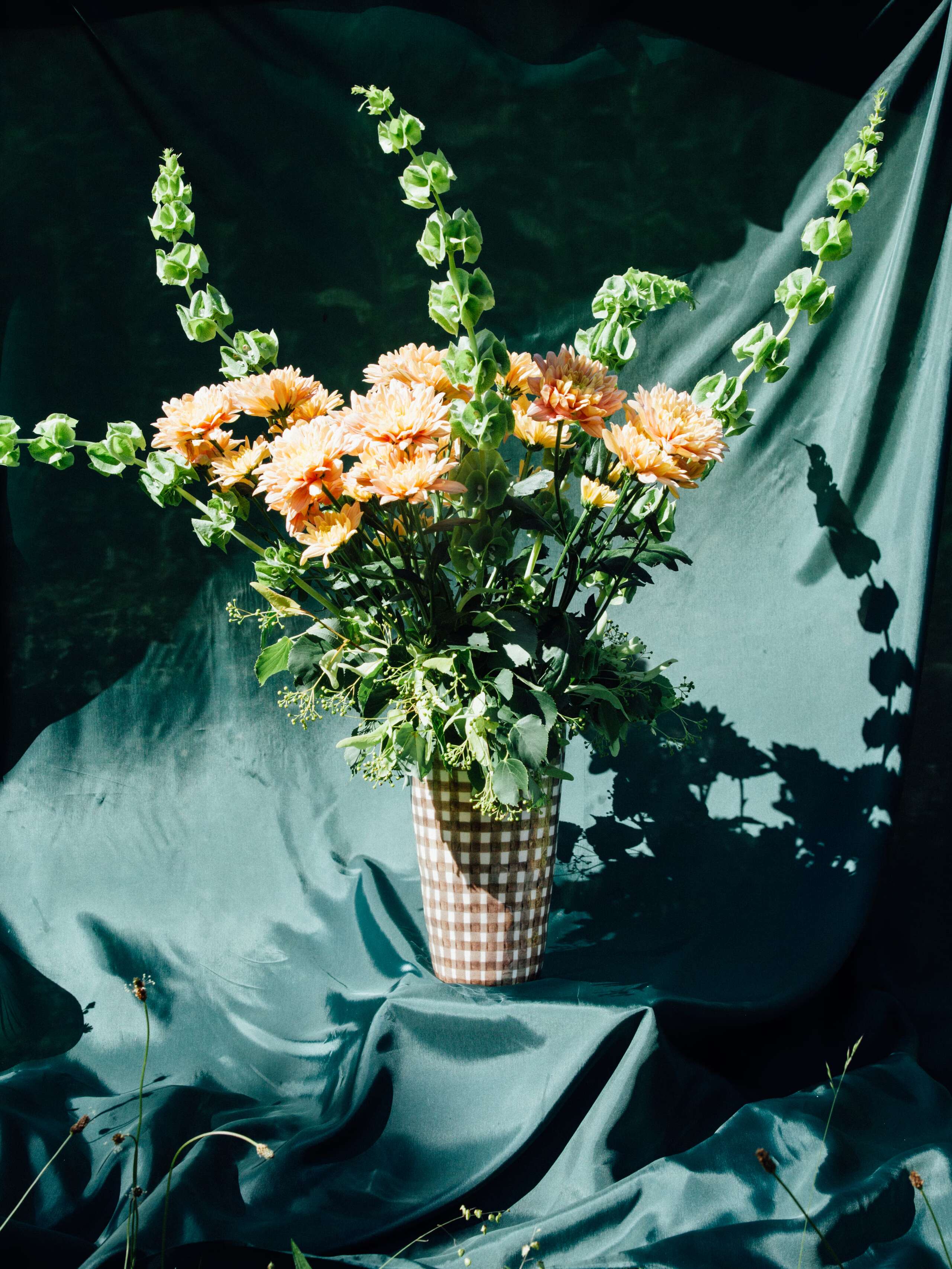 enSoie vase with flowers