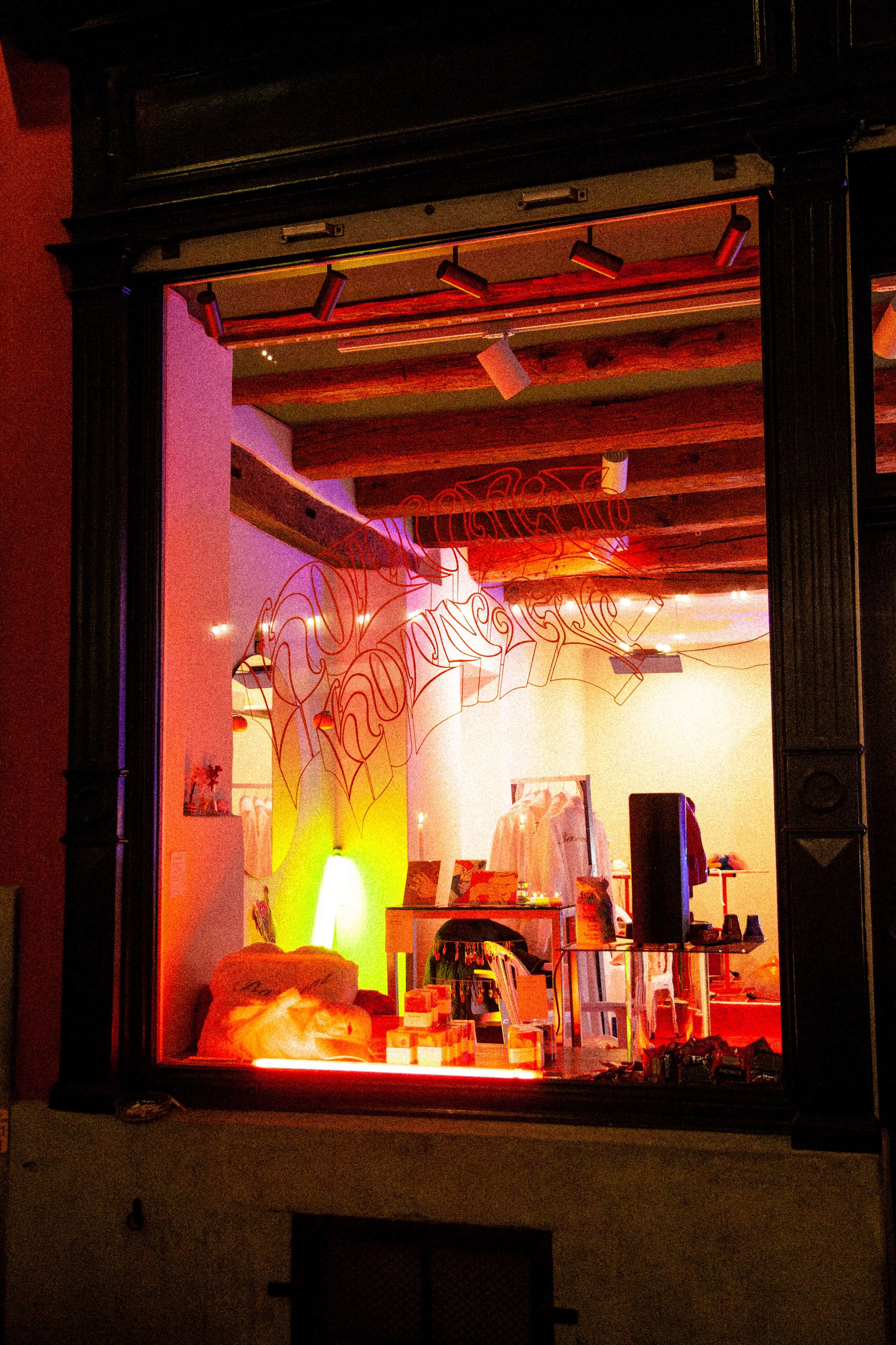 Hotmailhotnail at Rindermarkt 23, enSoie