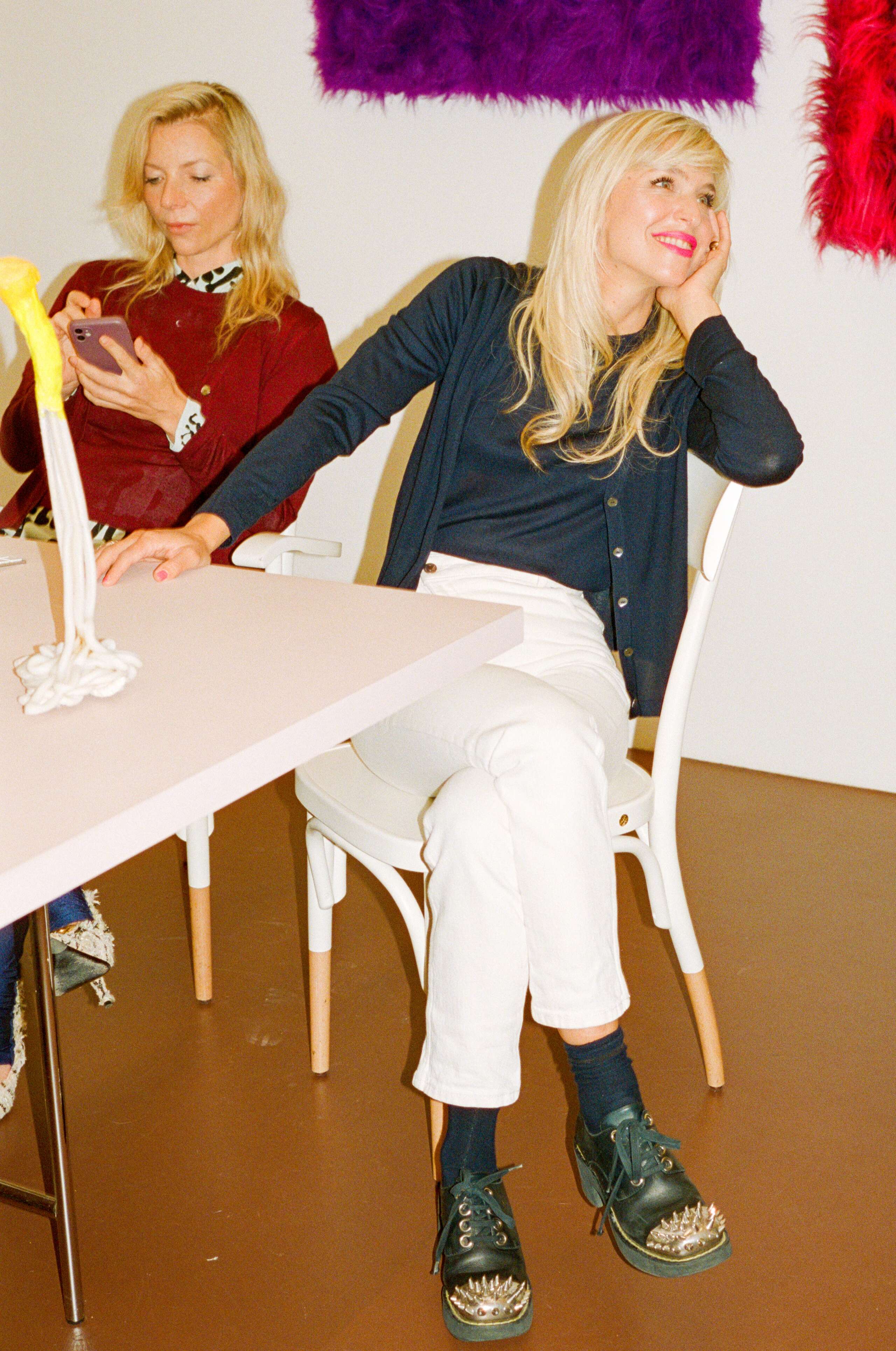 Karolina und Marina, Karma Galerie, enSoie