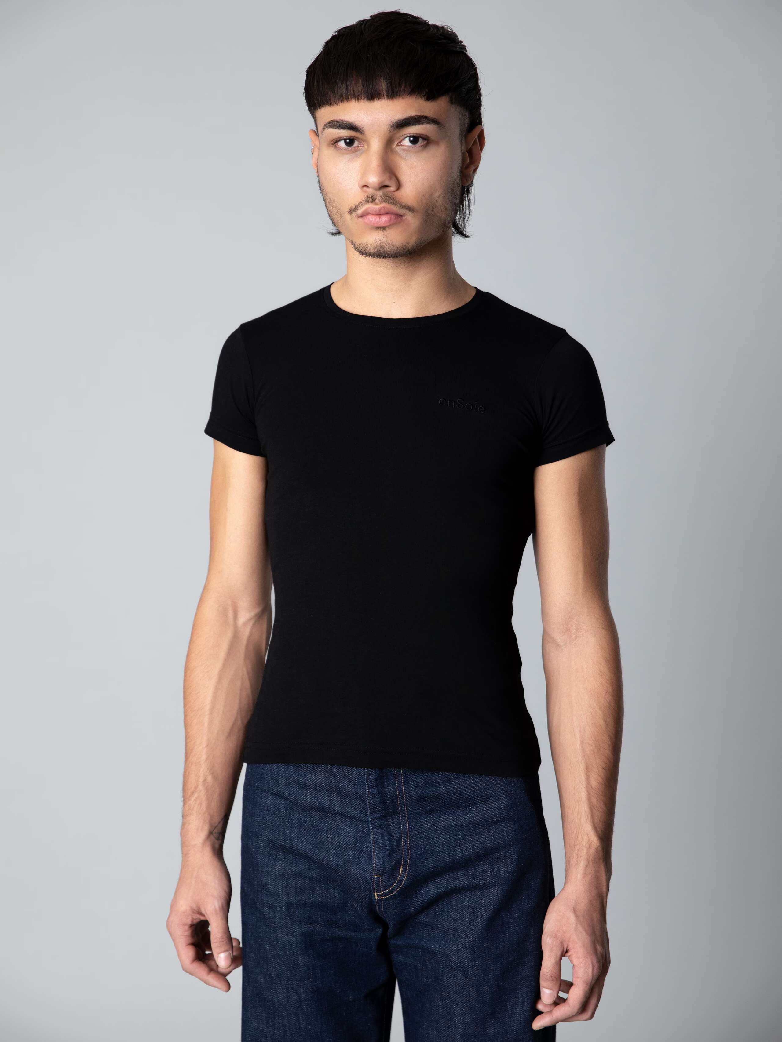 Male model si wearing a black unisex t-shirt 