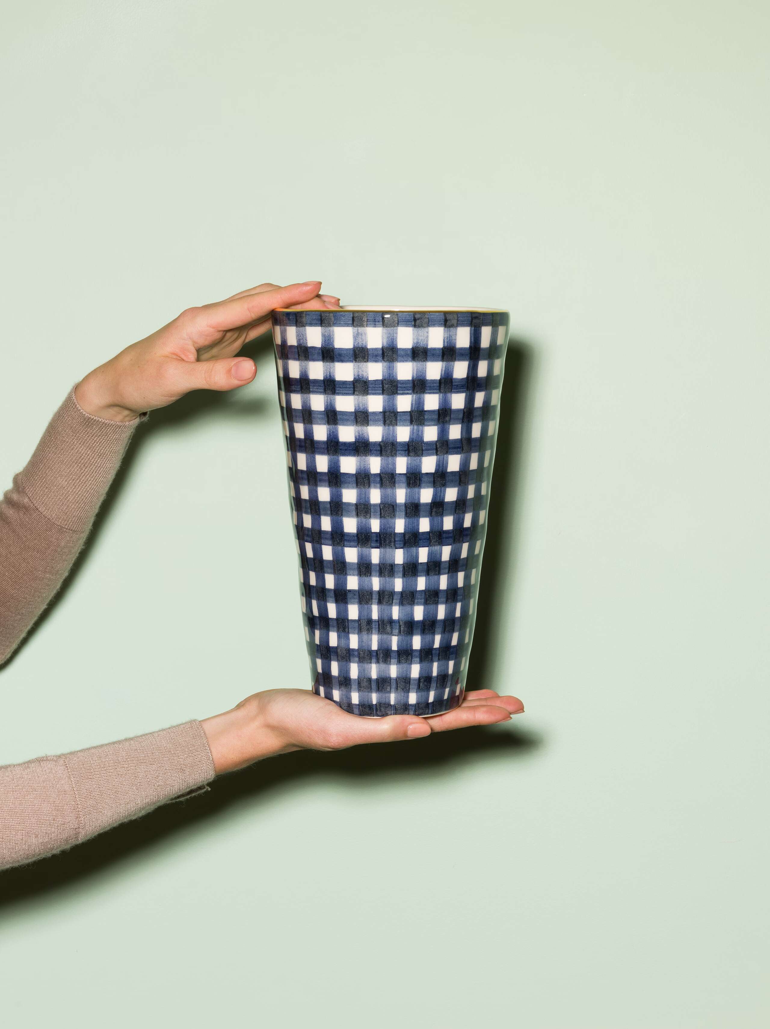 Picture of a handmade and handprinted big vase made of ceramic featuring a navy blue vichy check pattern