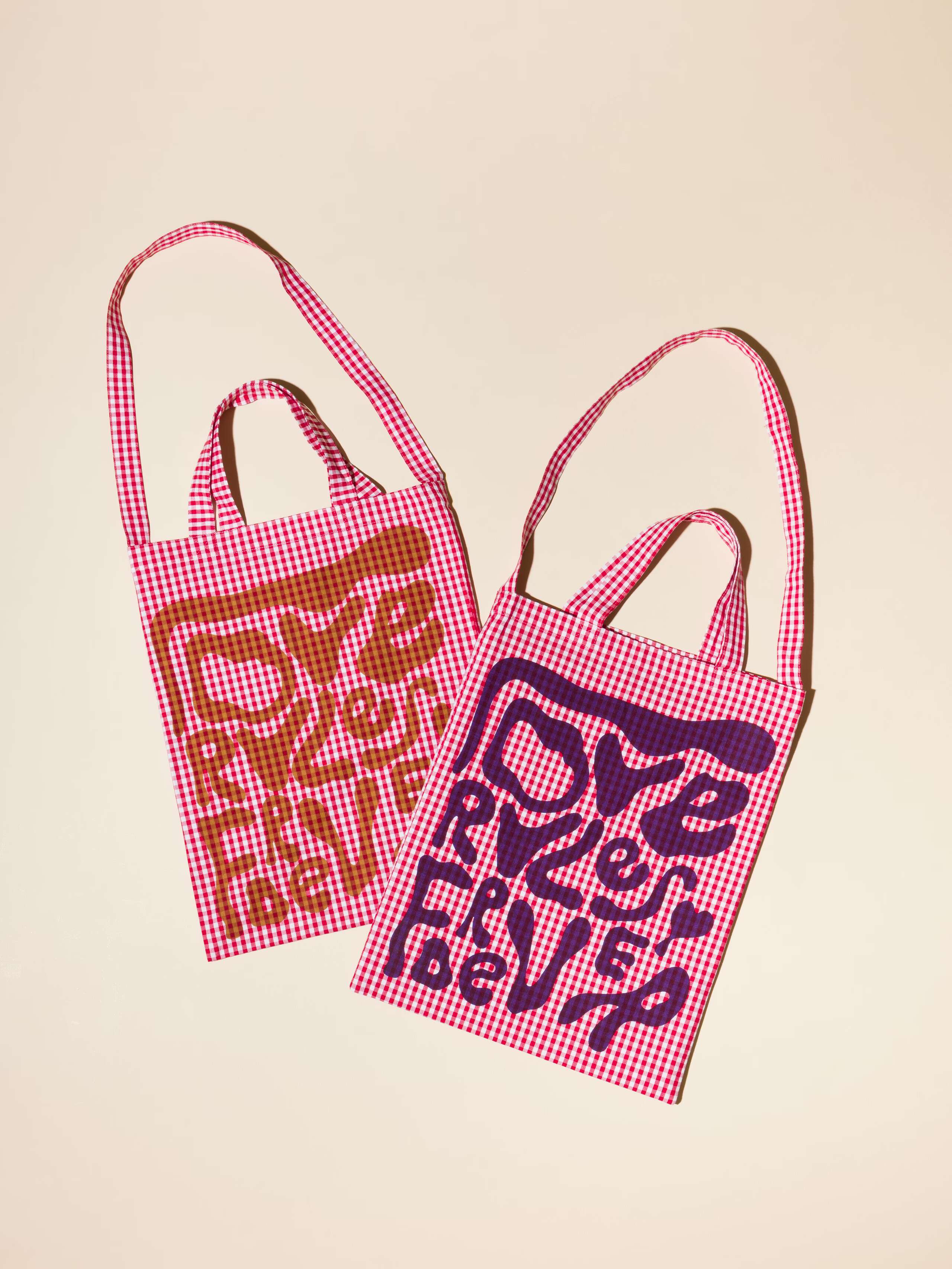 picture of two carry all bags in enSoie red Vichy