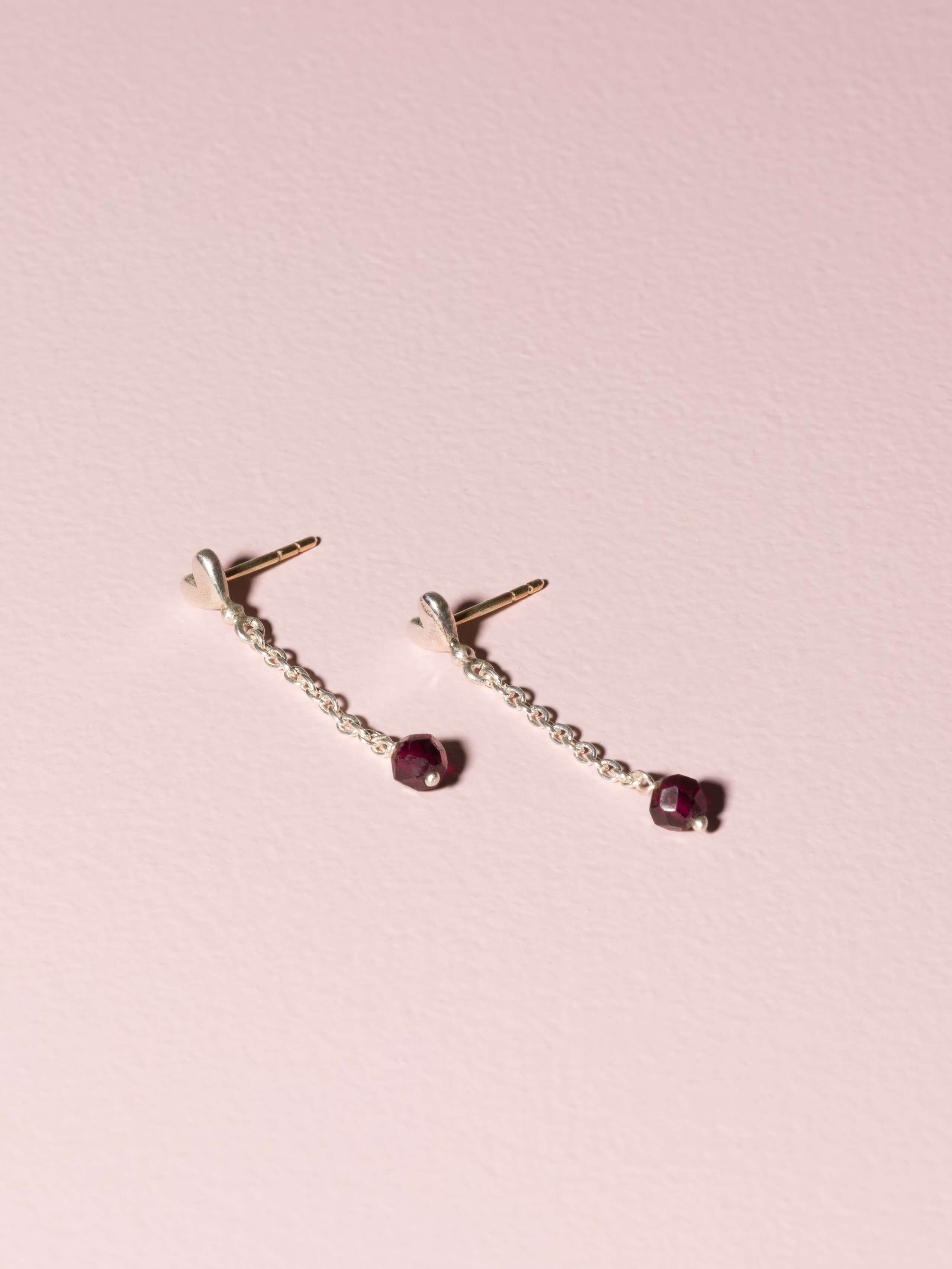 Zoe ear studs silver and garnet