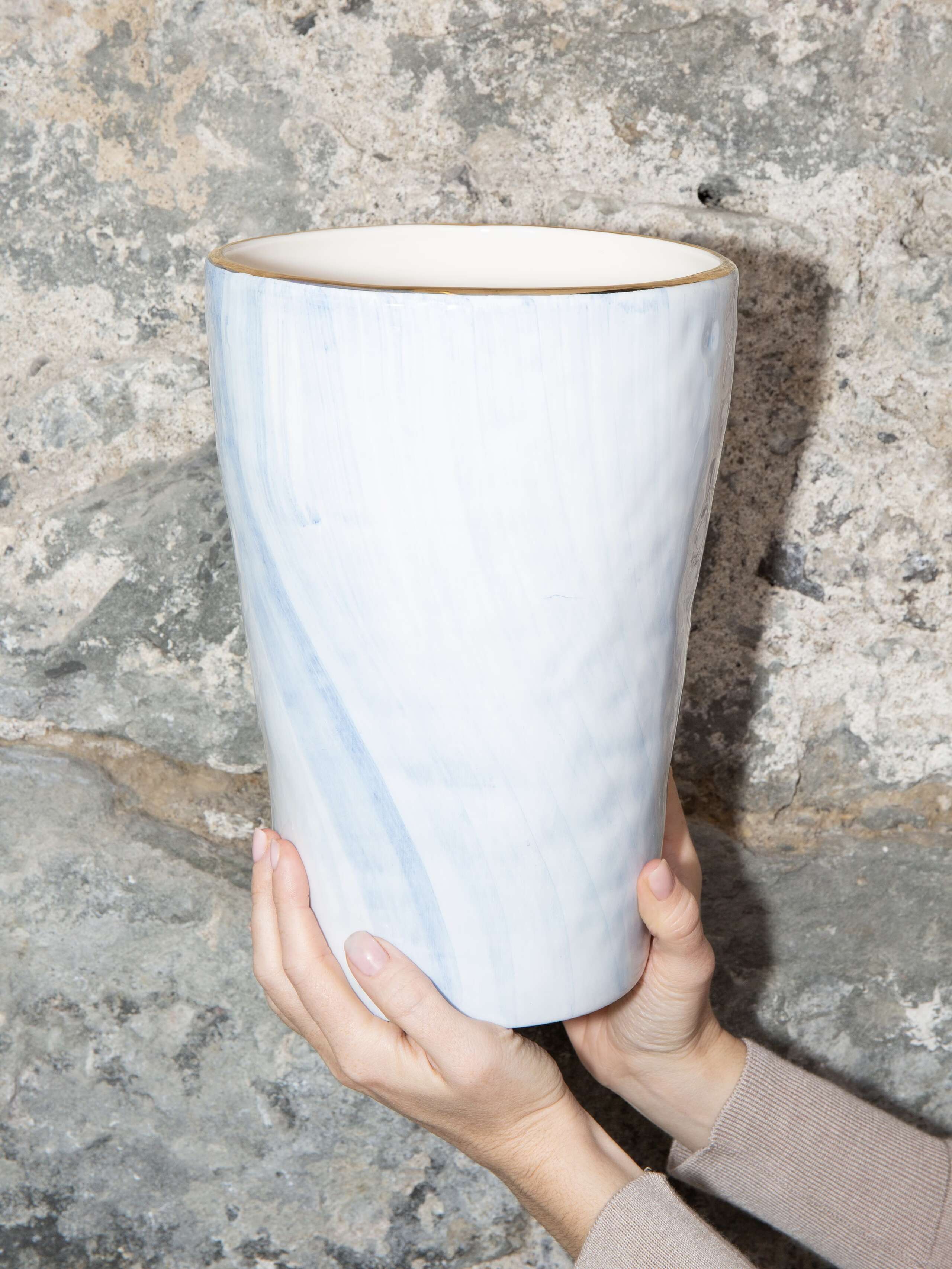 Sourire medium vase cerulean light blue