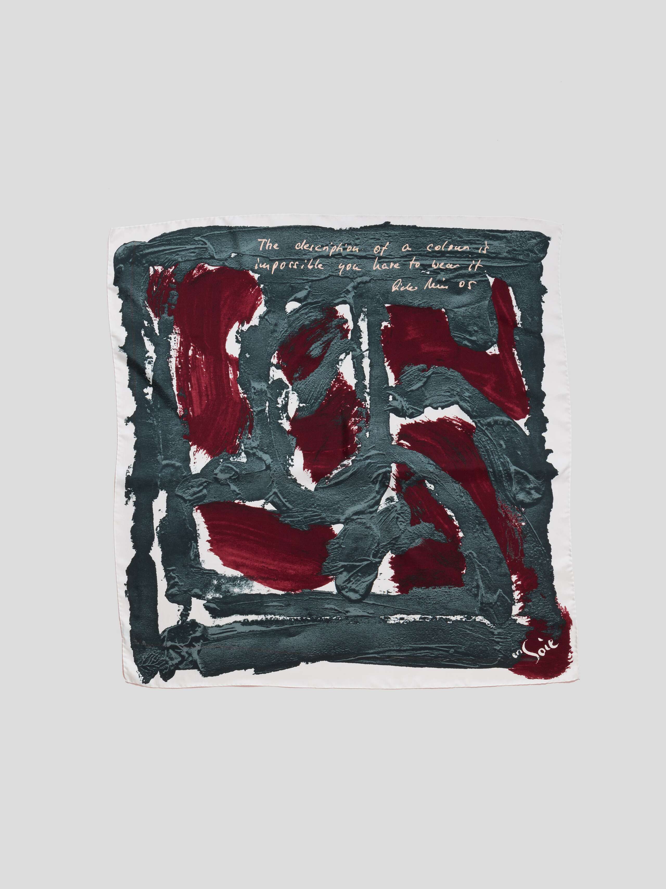 Description of a colour foulard carré 90 cm silk