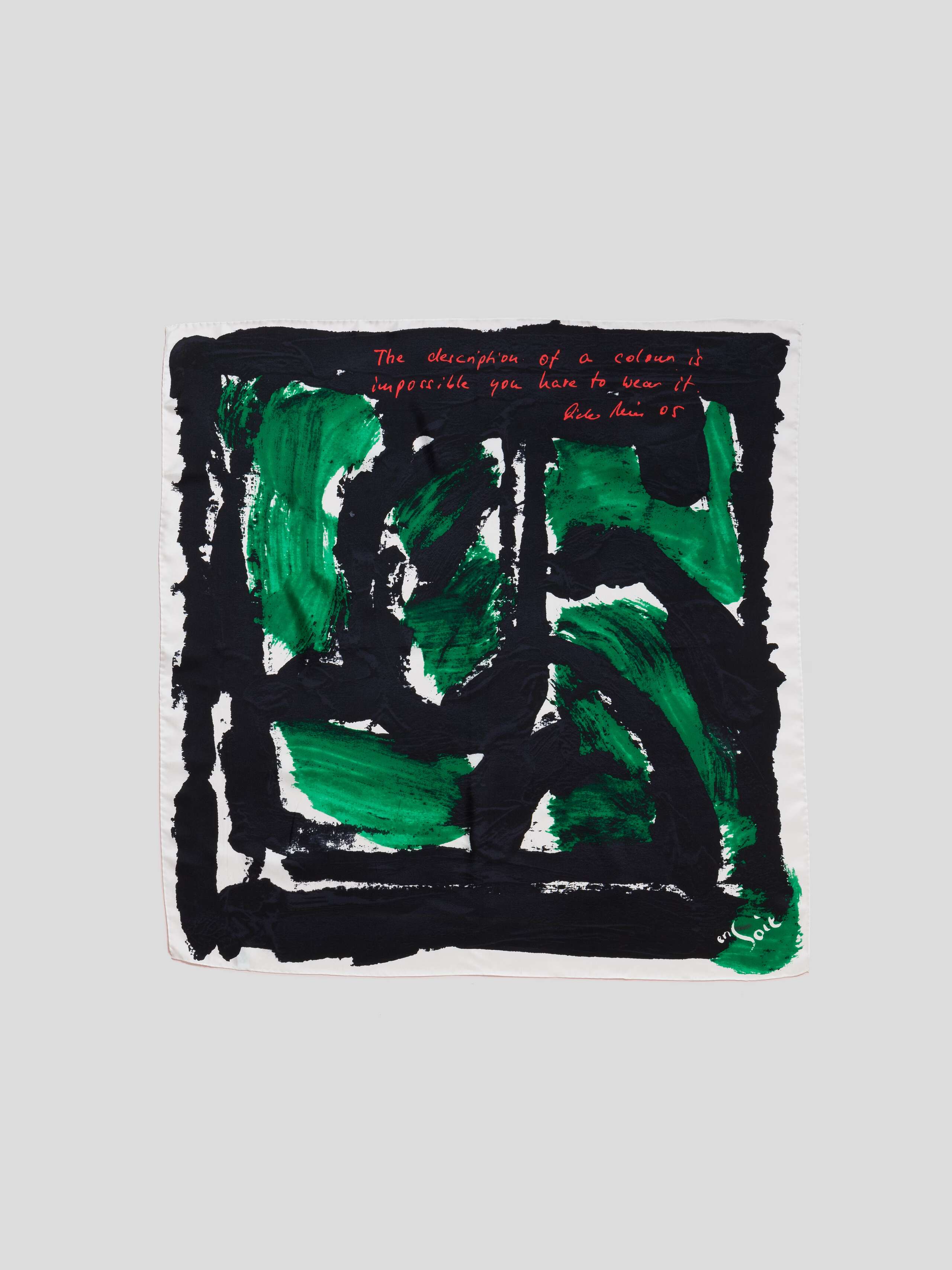 Description of a colour black green silk foulard carré 90