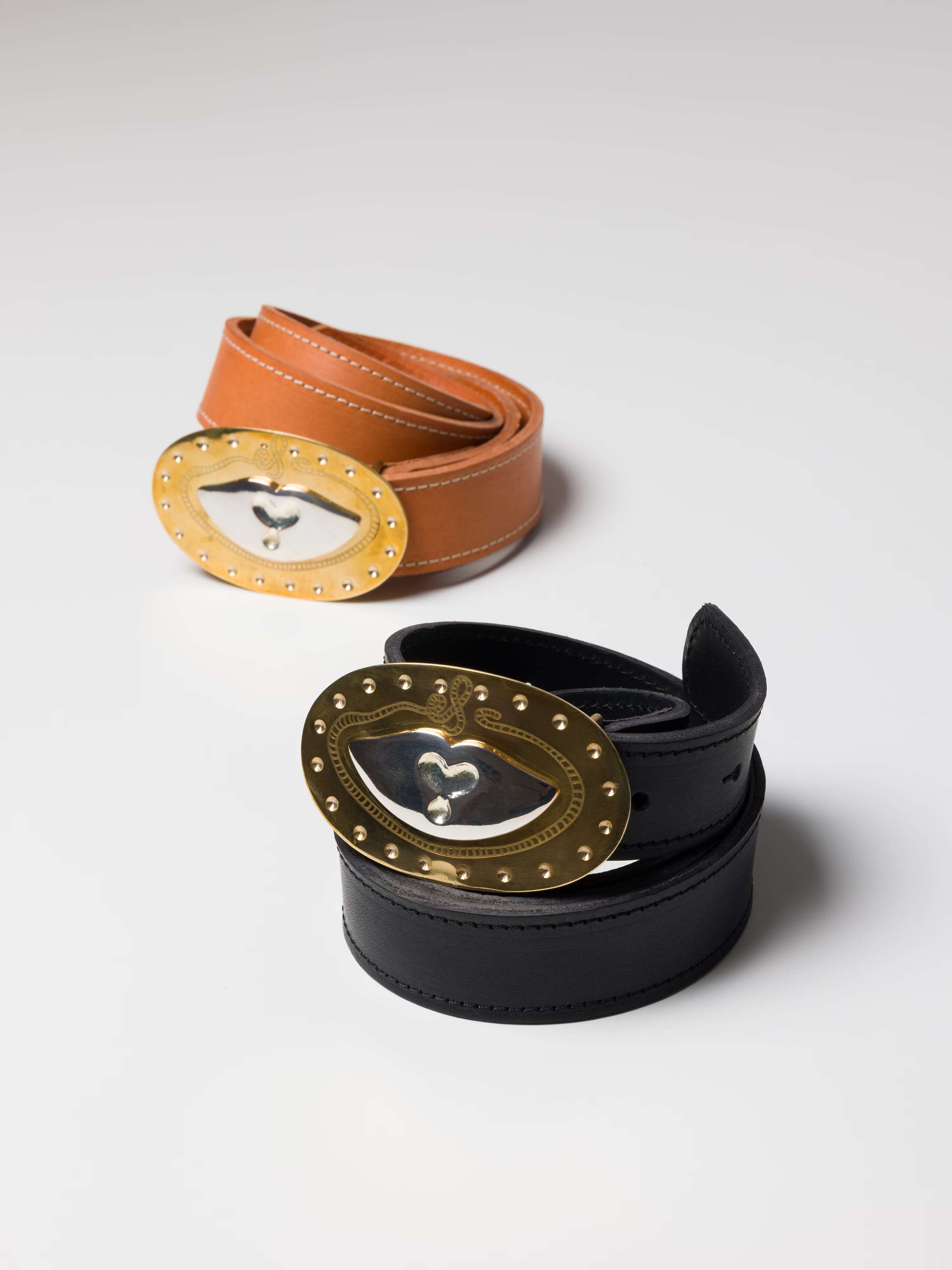 Picture of a leather belt with a beautiful lip shaped buckle