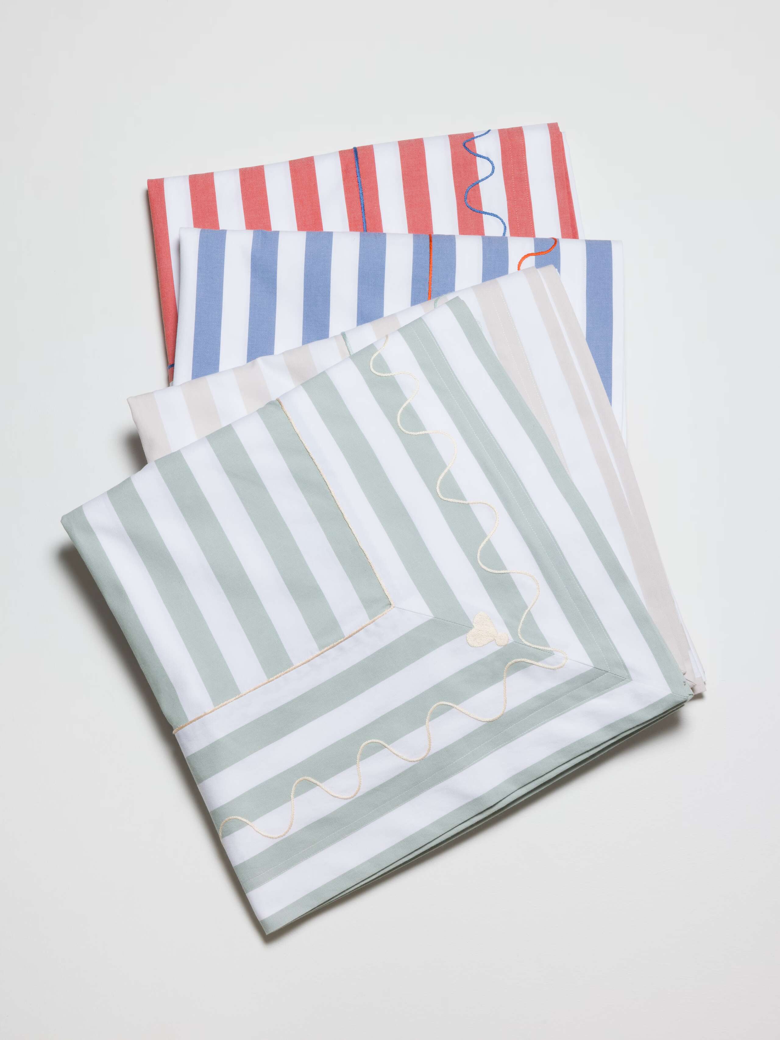 Charlotte tablecloth in new classic stripes pattern embroidered with heart and wave four colours