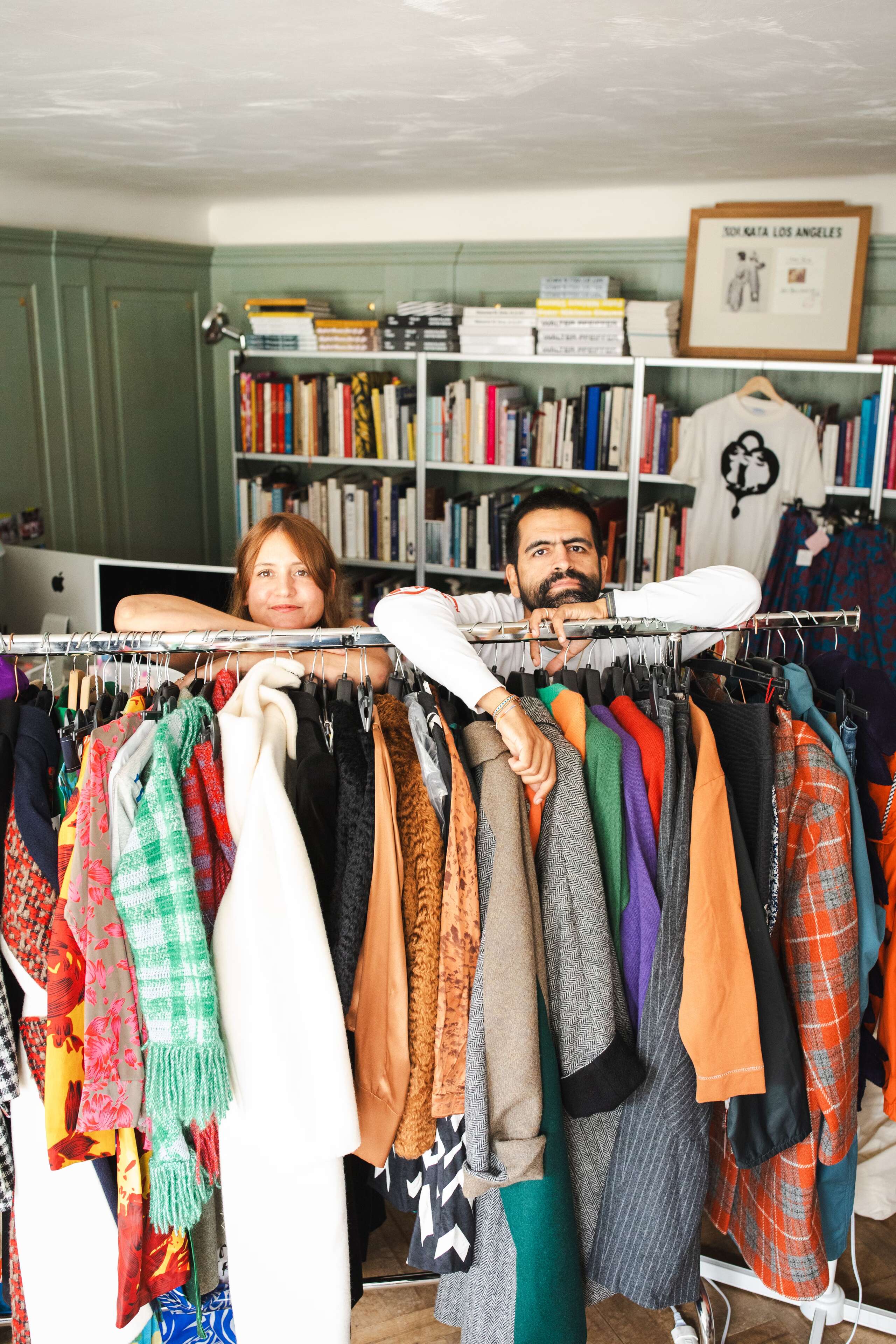 Picture of our head stylist Michèle and our photographer Rafael