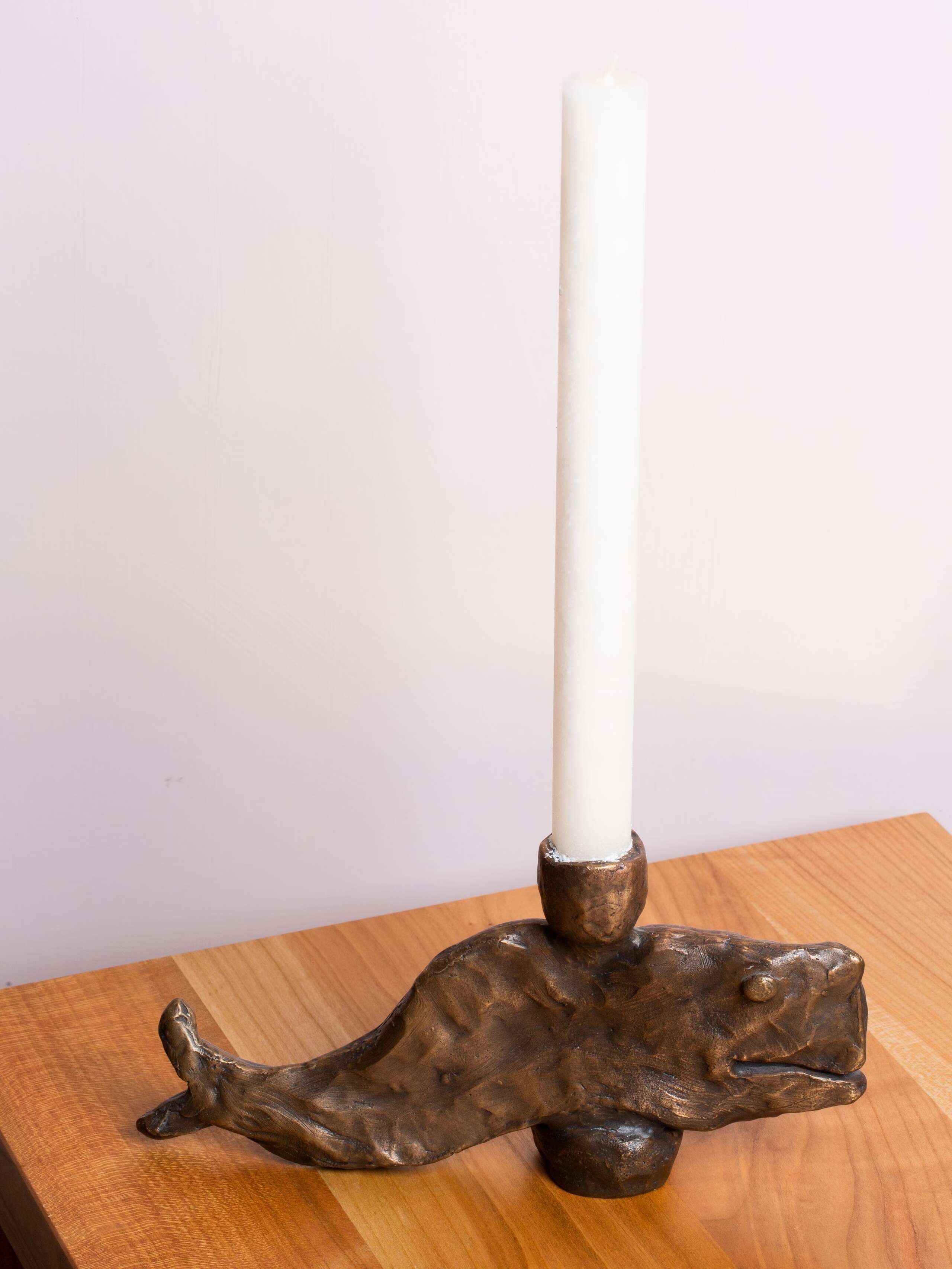 Picture of a bronze wale 