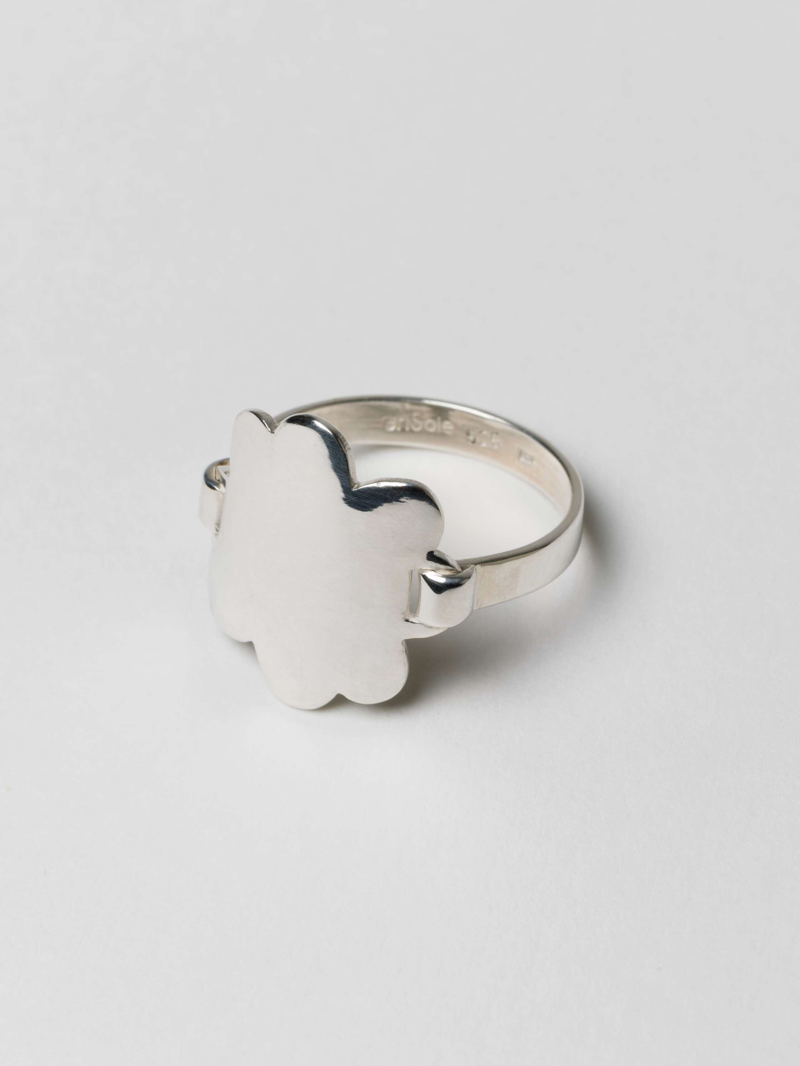 Clover tag ring
