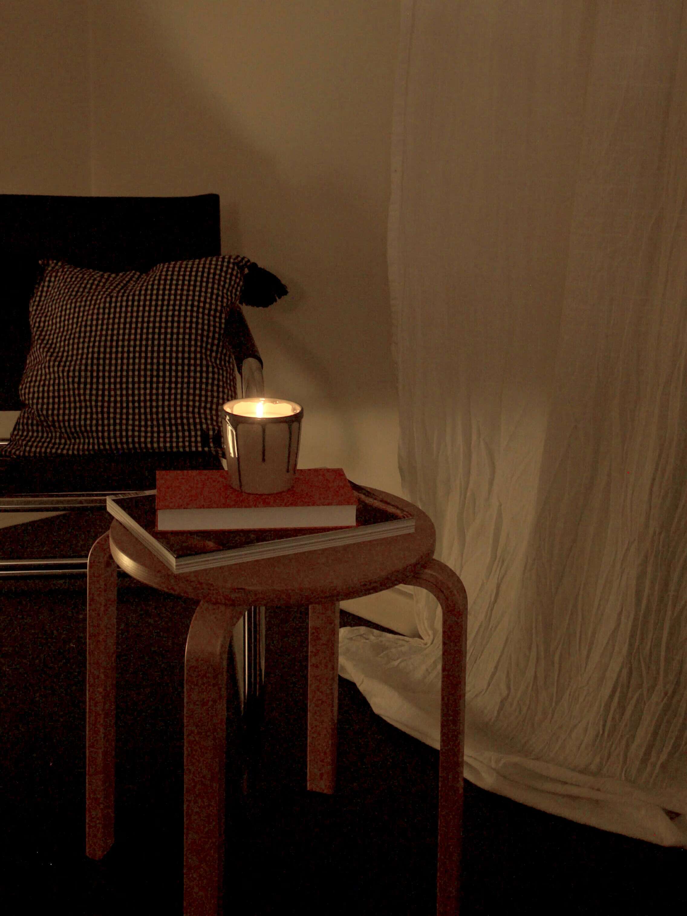Picture of a candle on a chair