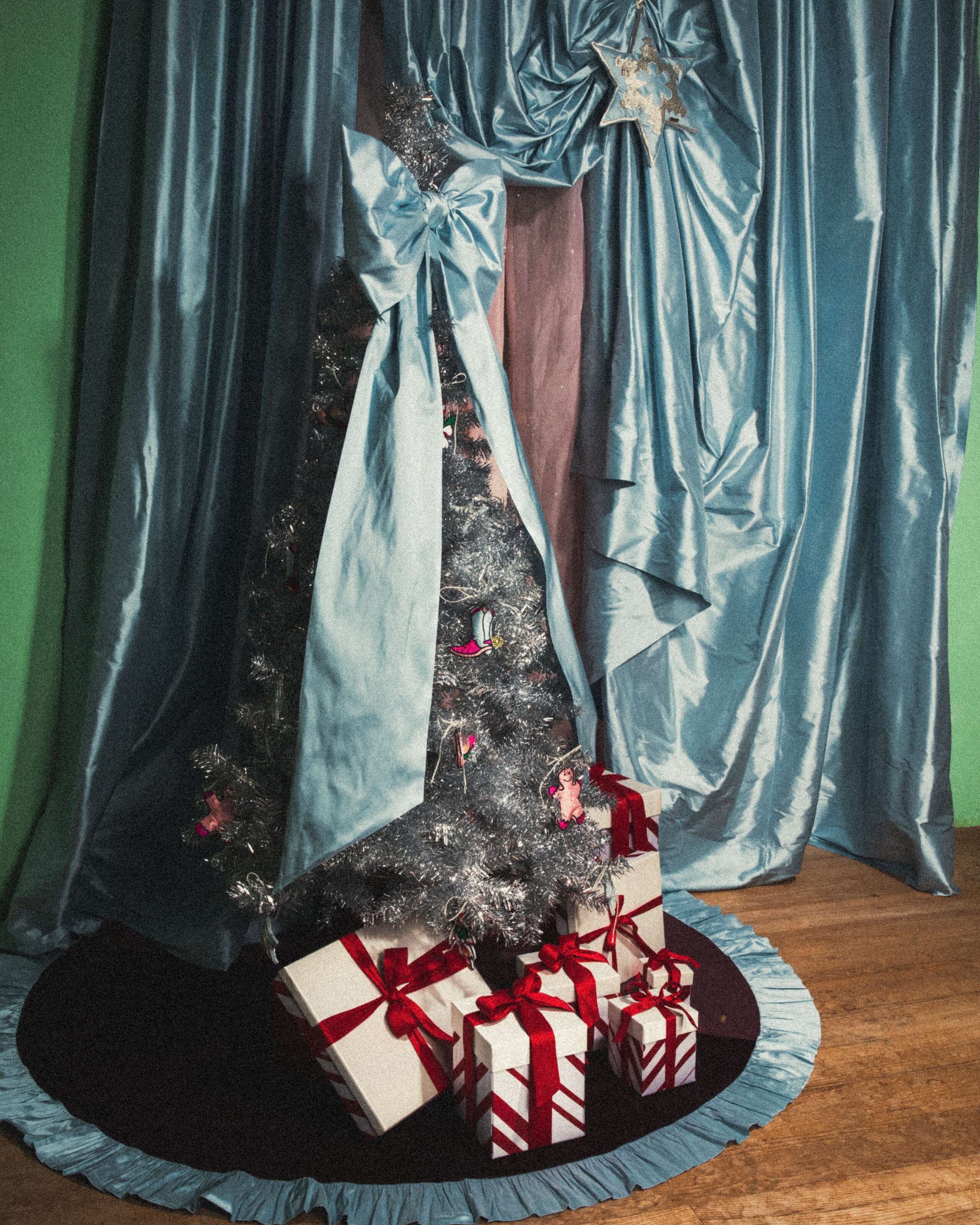Picture of a festive christmas tree