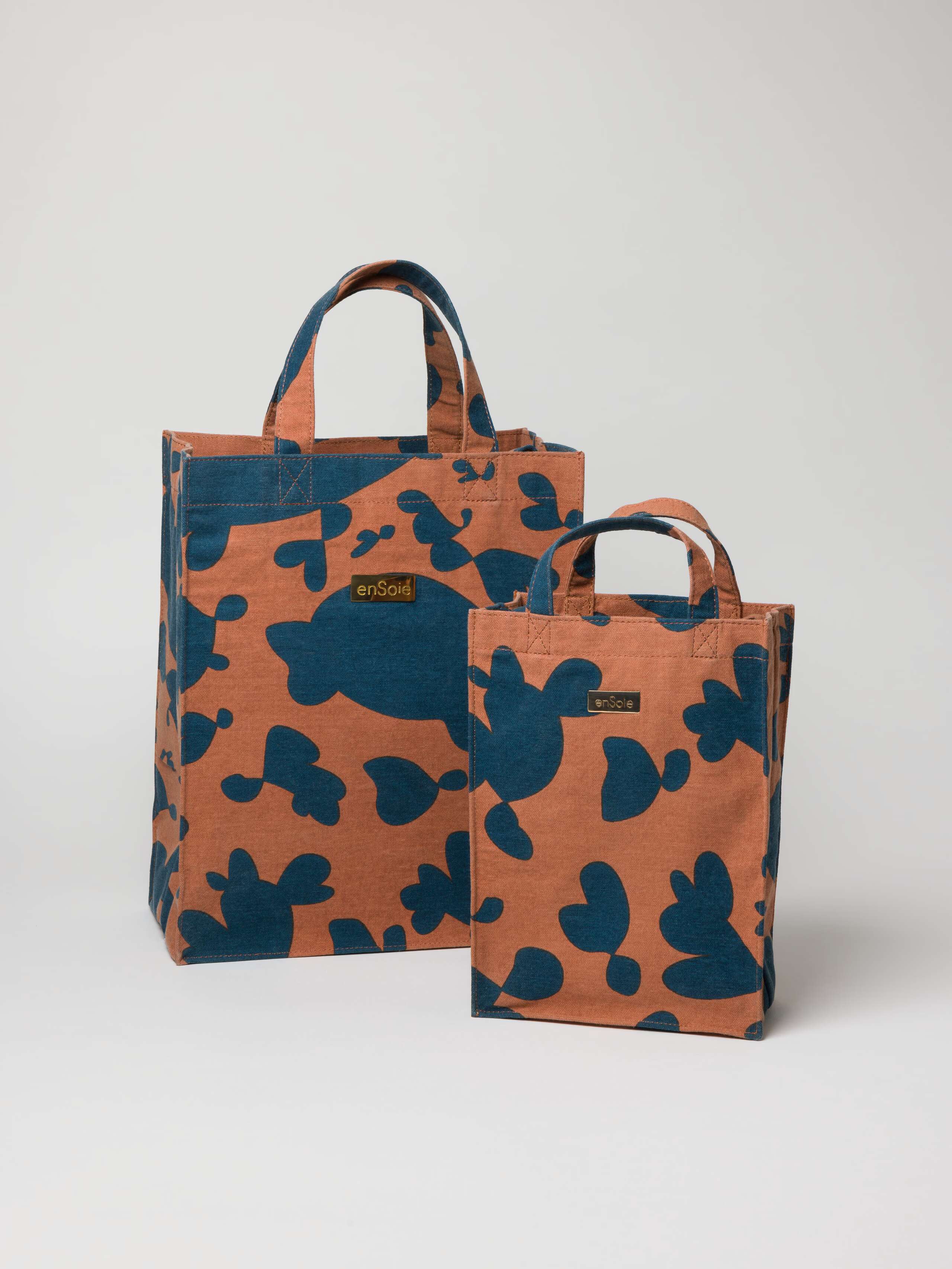 Cabas bag canvas printed with floating heart print in brown with blue