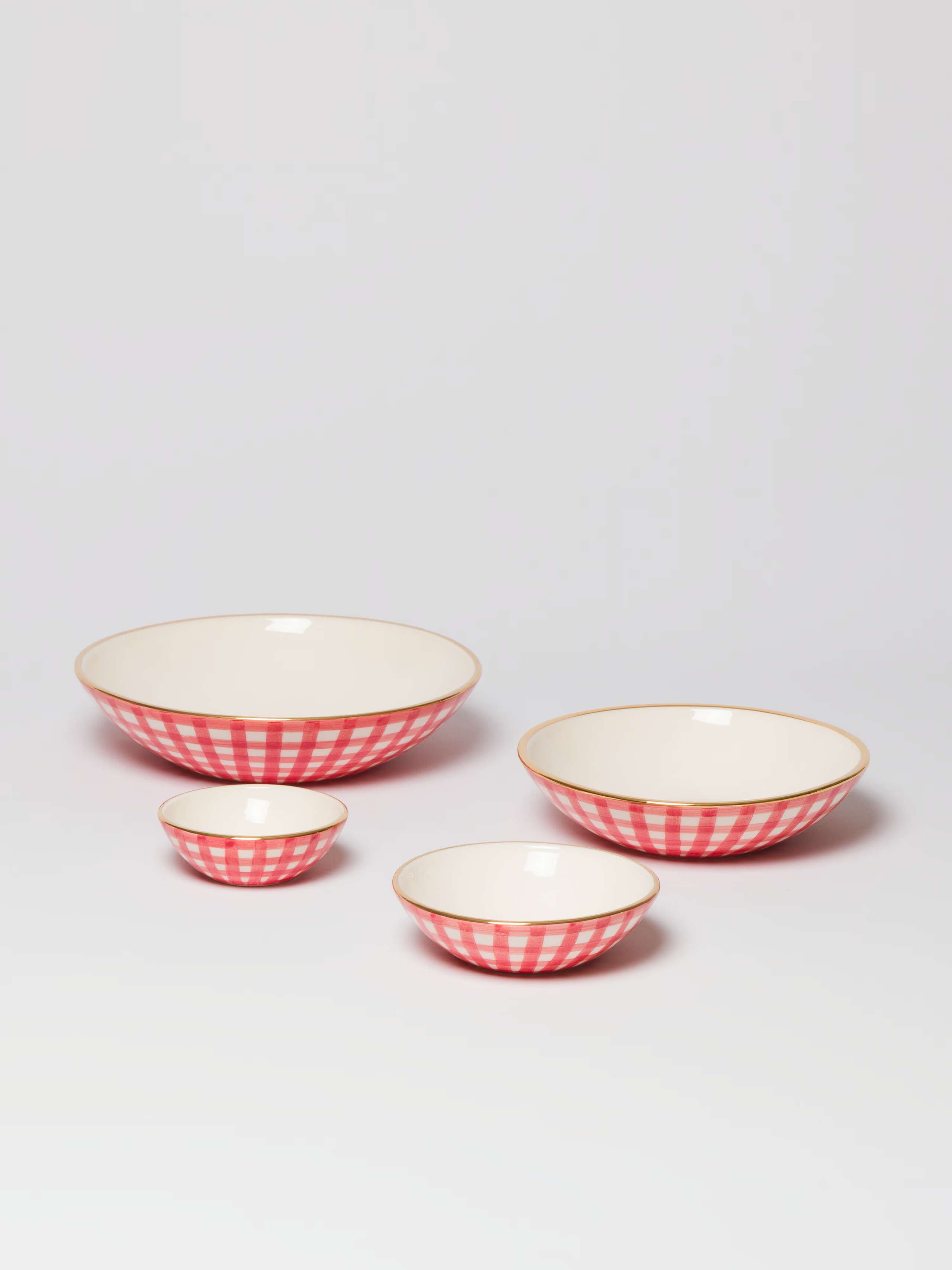Overview of Beau Bowls in enSoie red 