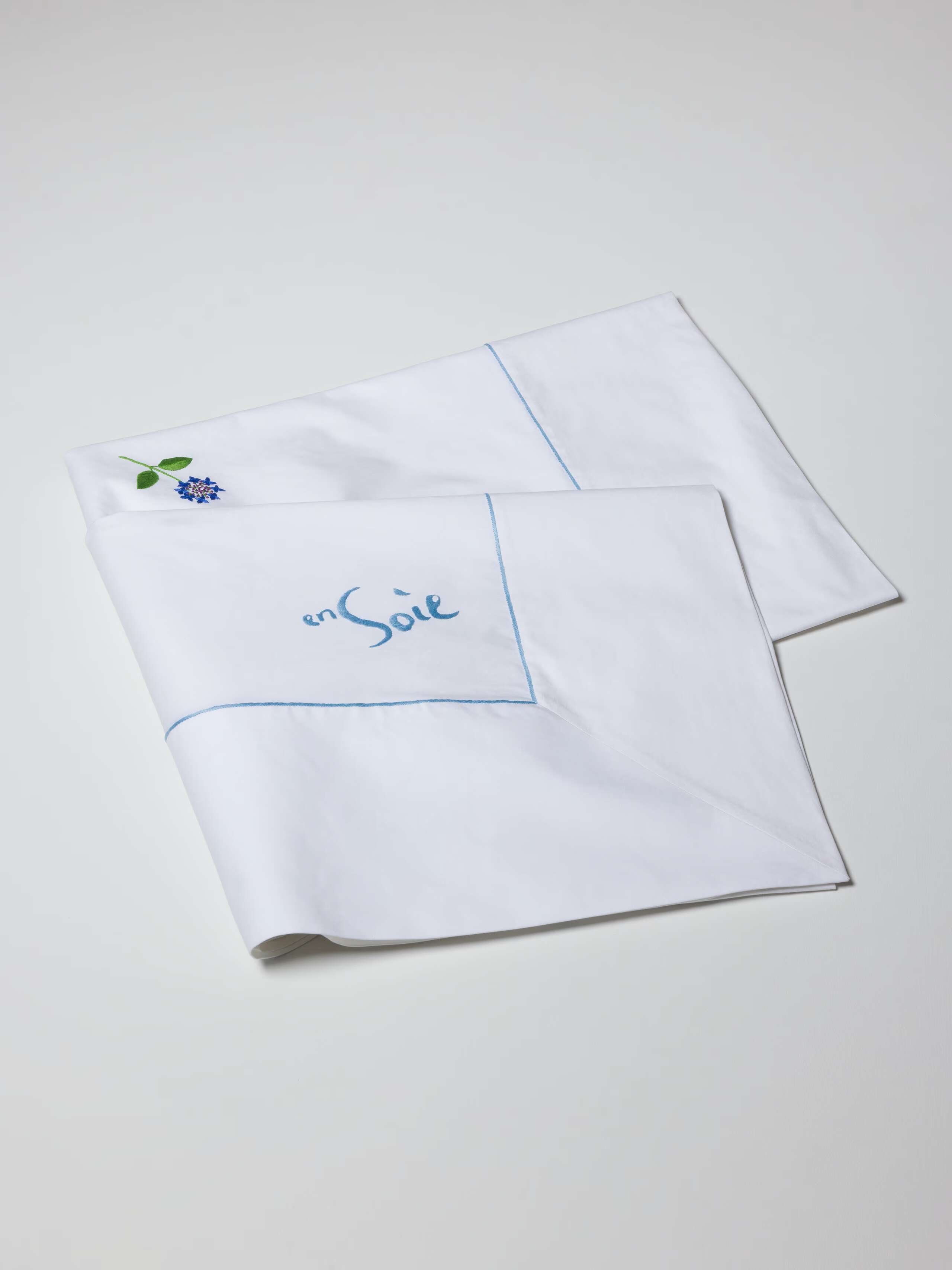 Charlotte tablecloth white with floral hand-embroidery