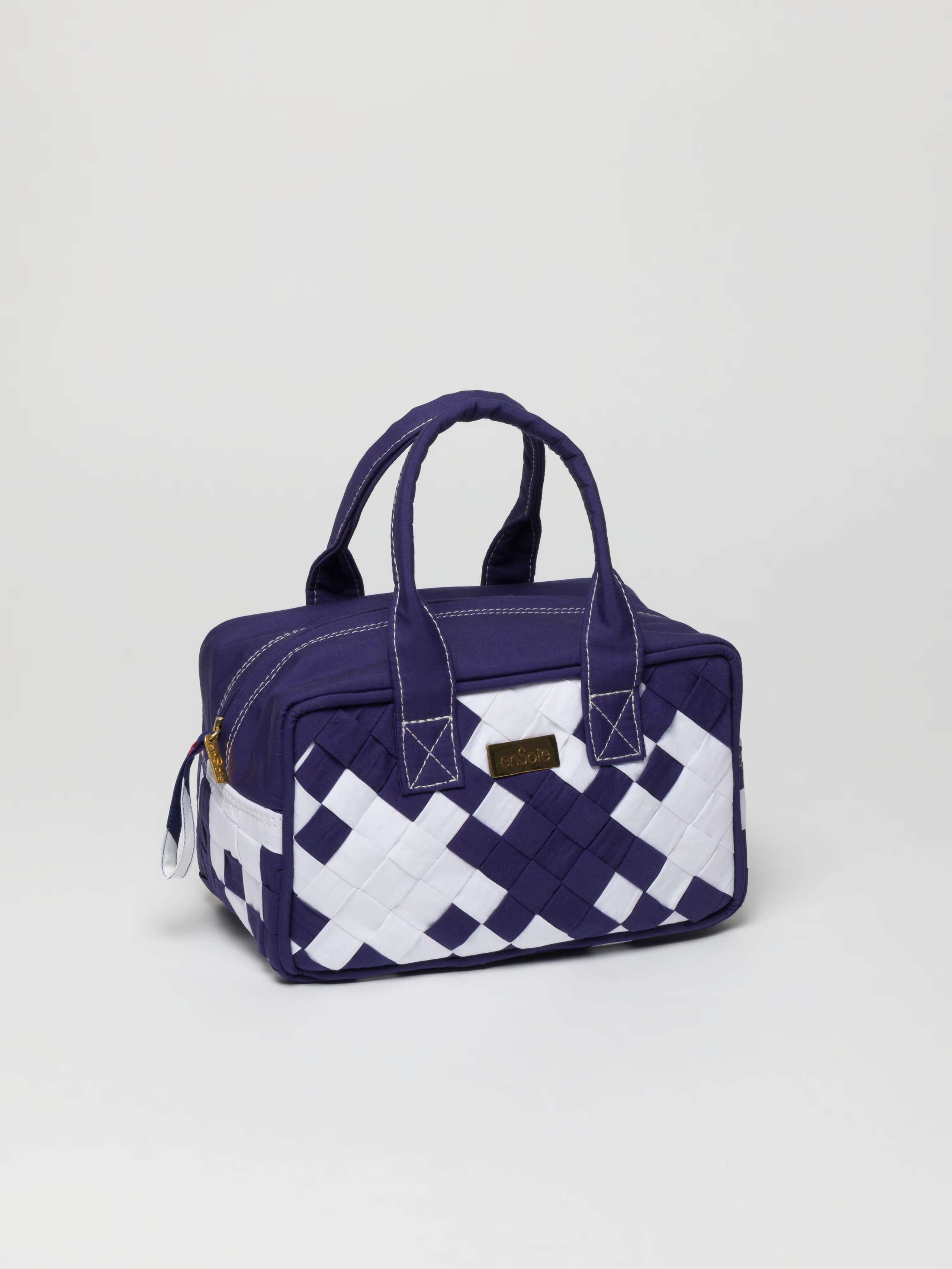 Poplin cotton woven Sportiva bag with enSoie brass tag in navy and white