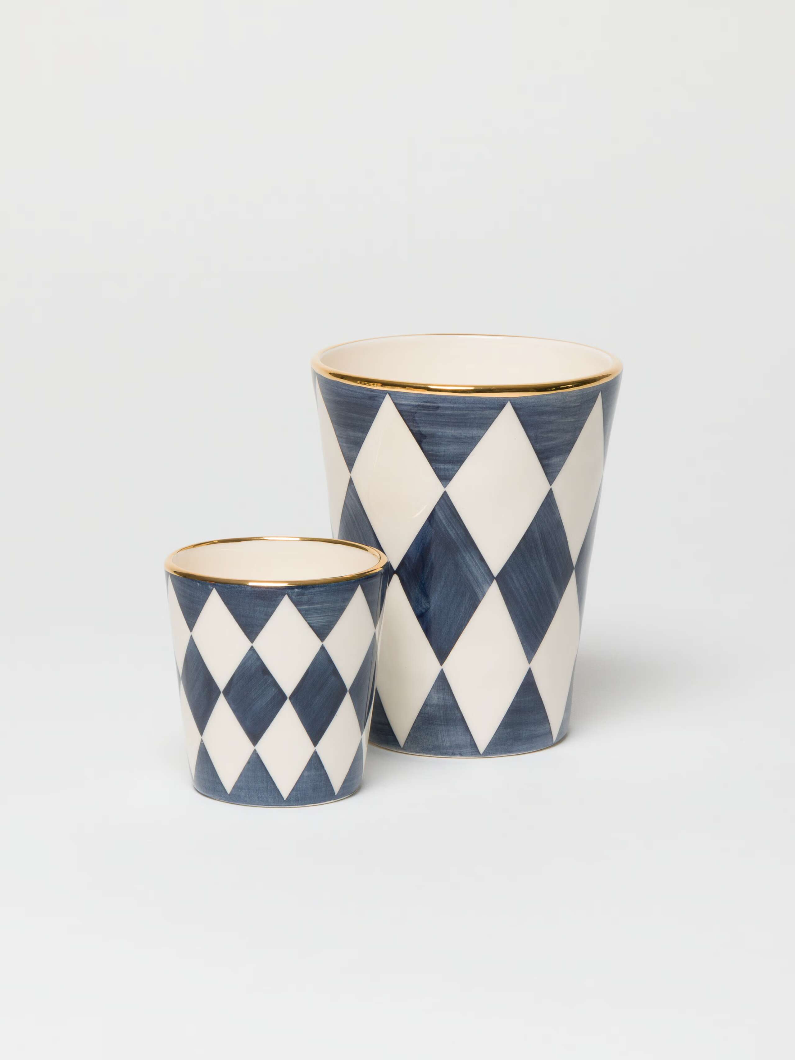 Sourire Cups in XS and Espresso, diamond pattern