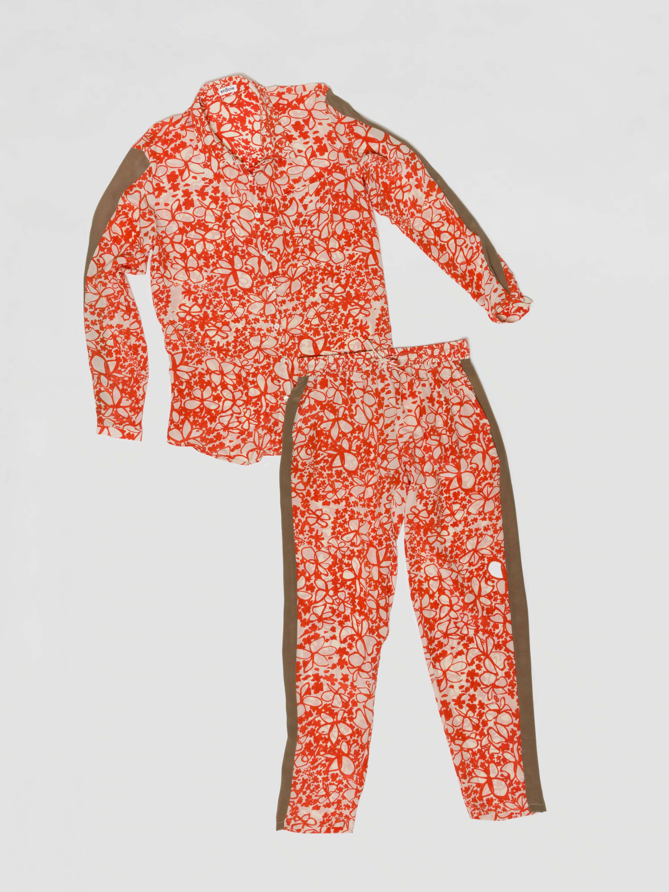 Heritage Jetlag tracksuit set made of printed silk in orange with flowers shirt and trousers