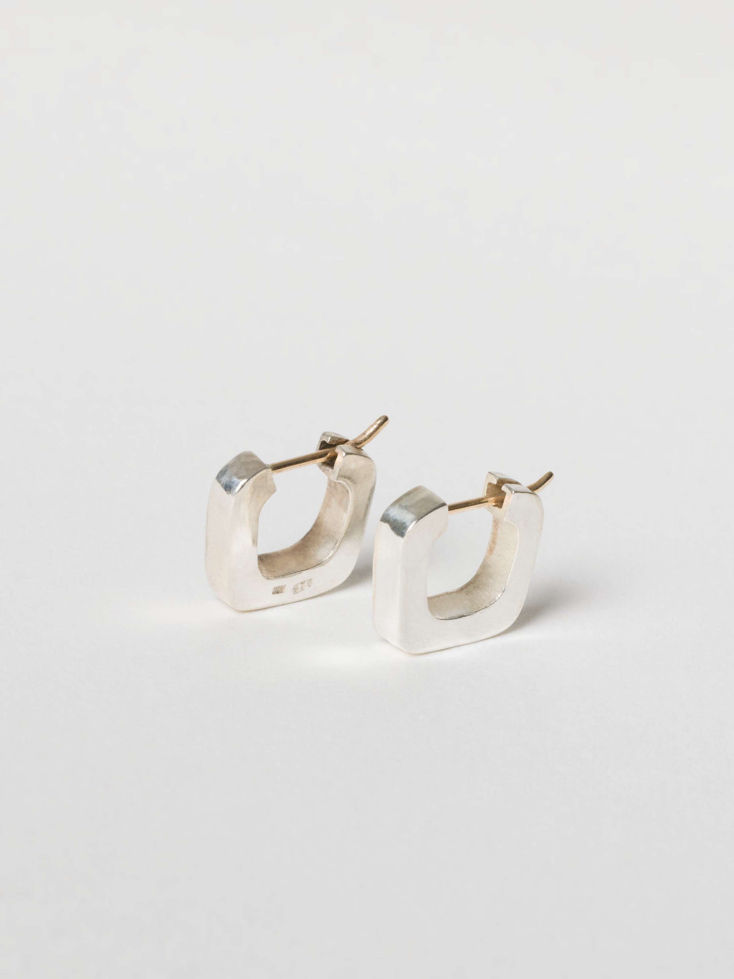 Frame creoles small in sterling silver