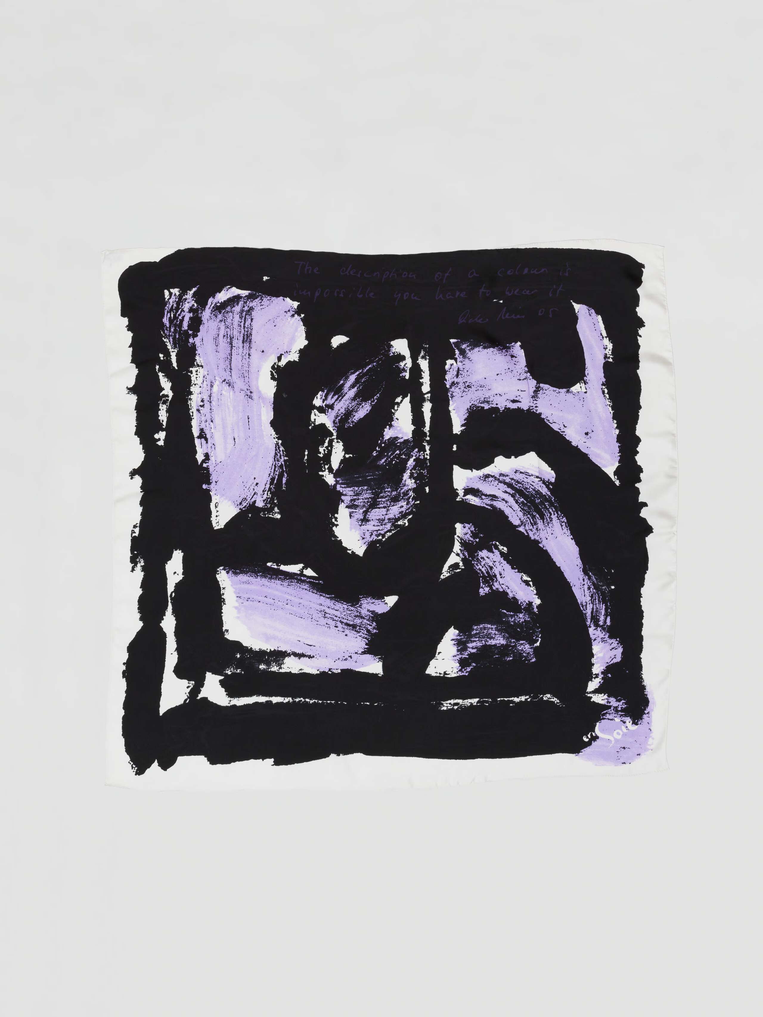 The description of a colour foluard in black, lavender