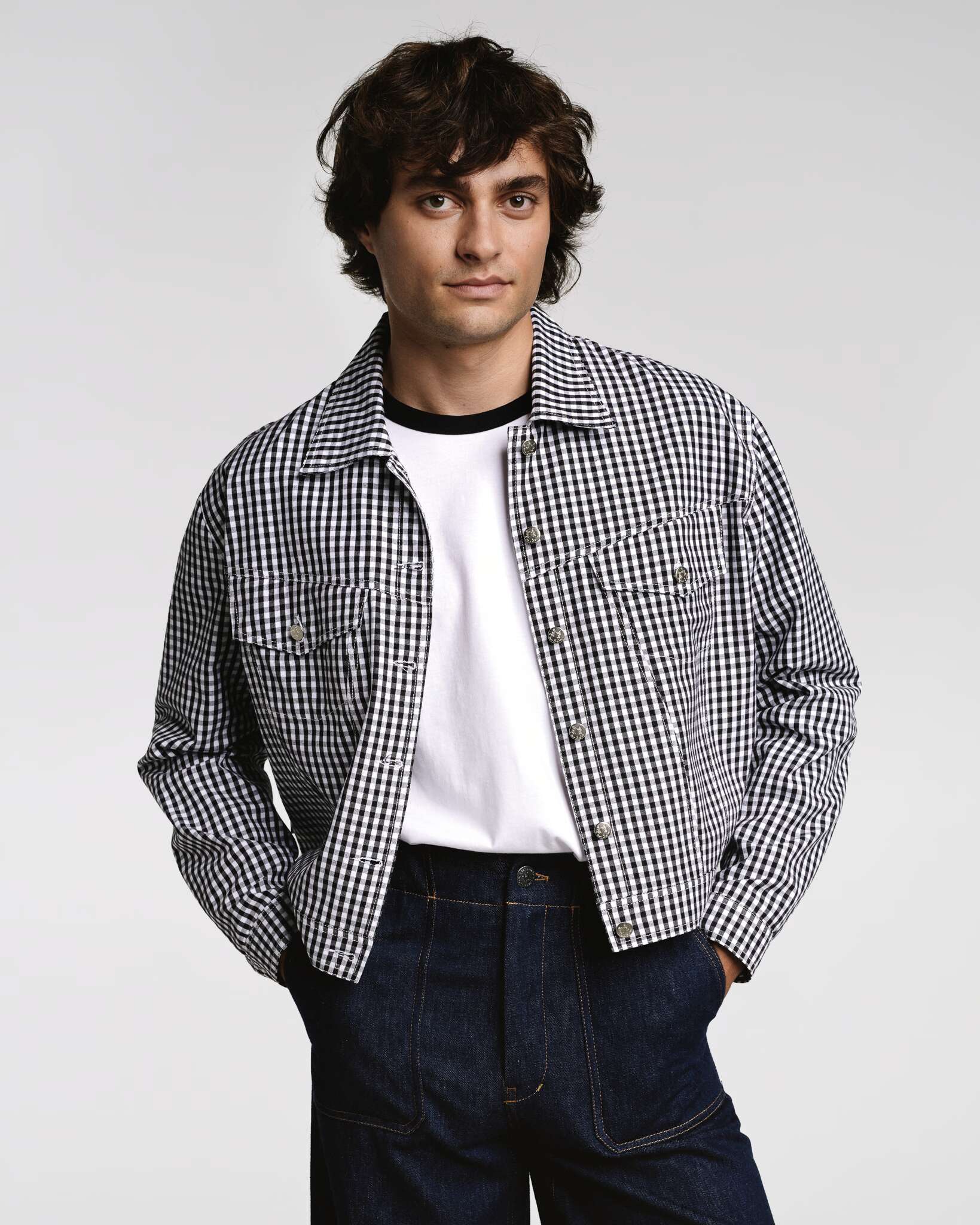 Model wearing the jacket vichy black