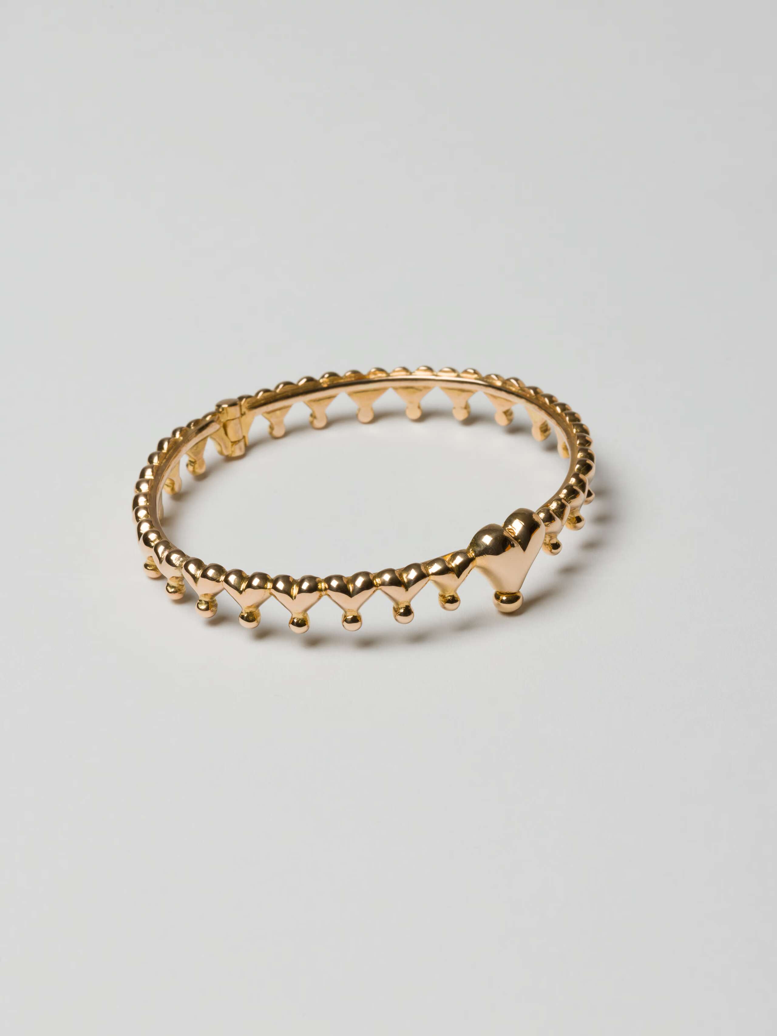 Infinite Love bangle in 18 karat gold