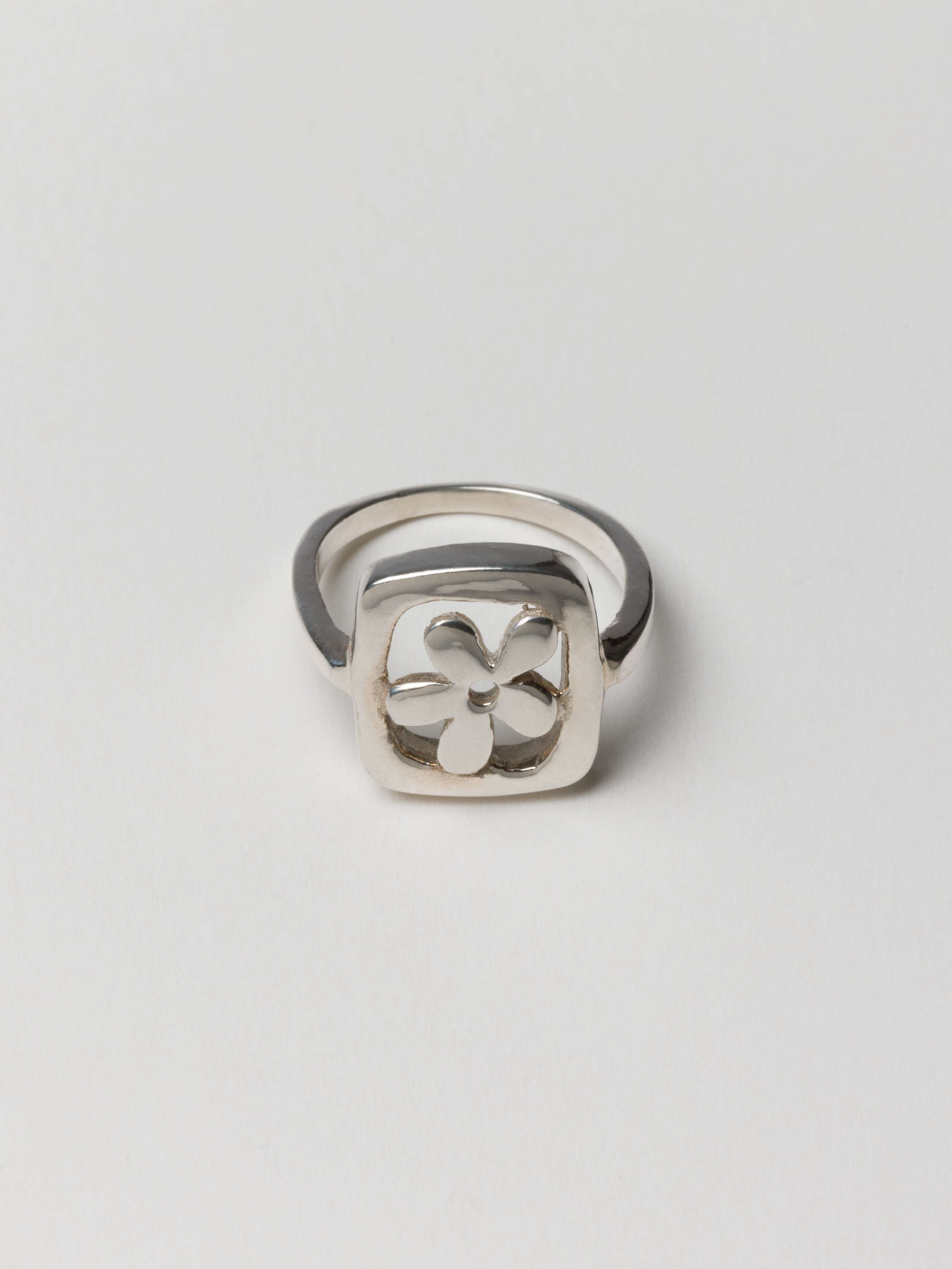 Frame Flower Finger Ring