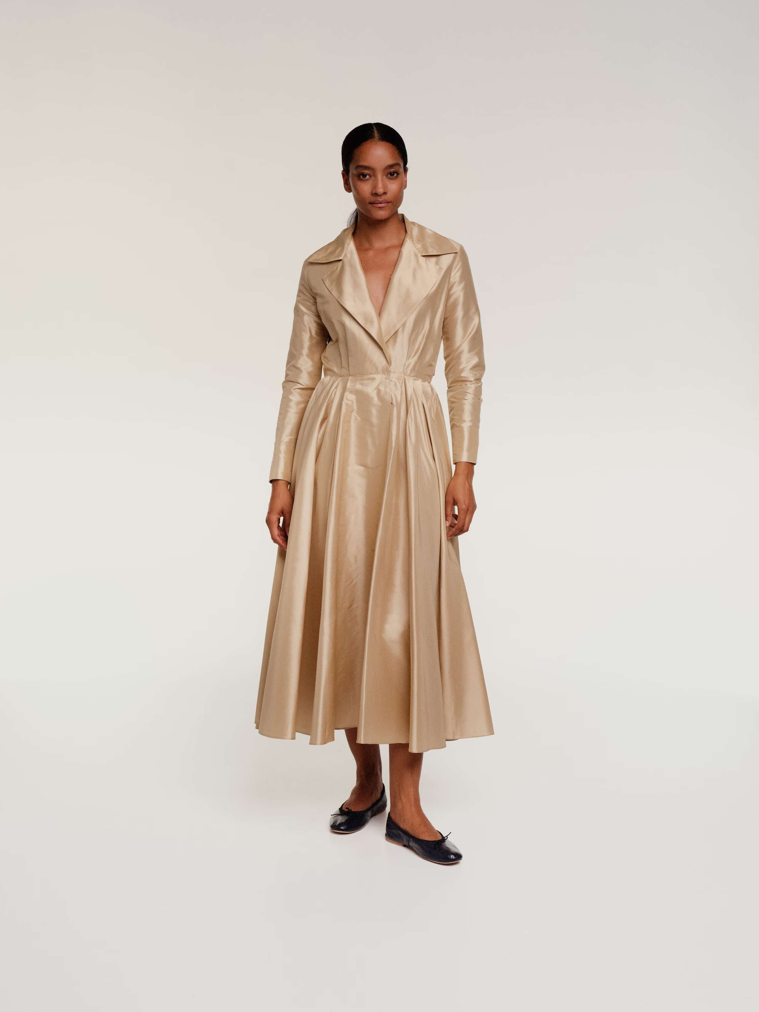 Delphine dress in doupion silk gold beige