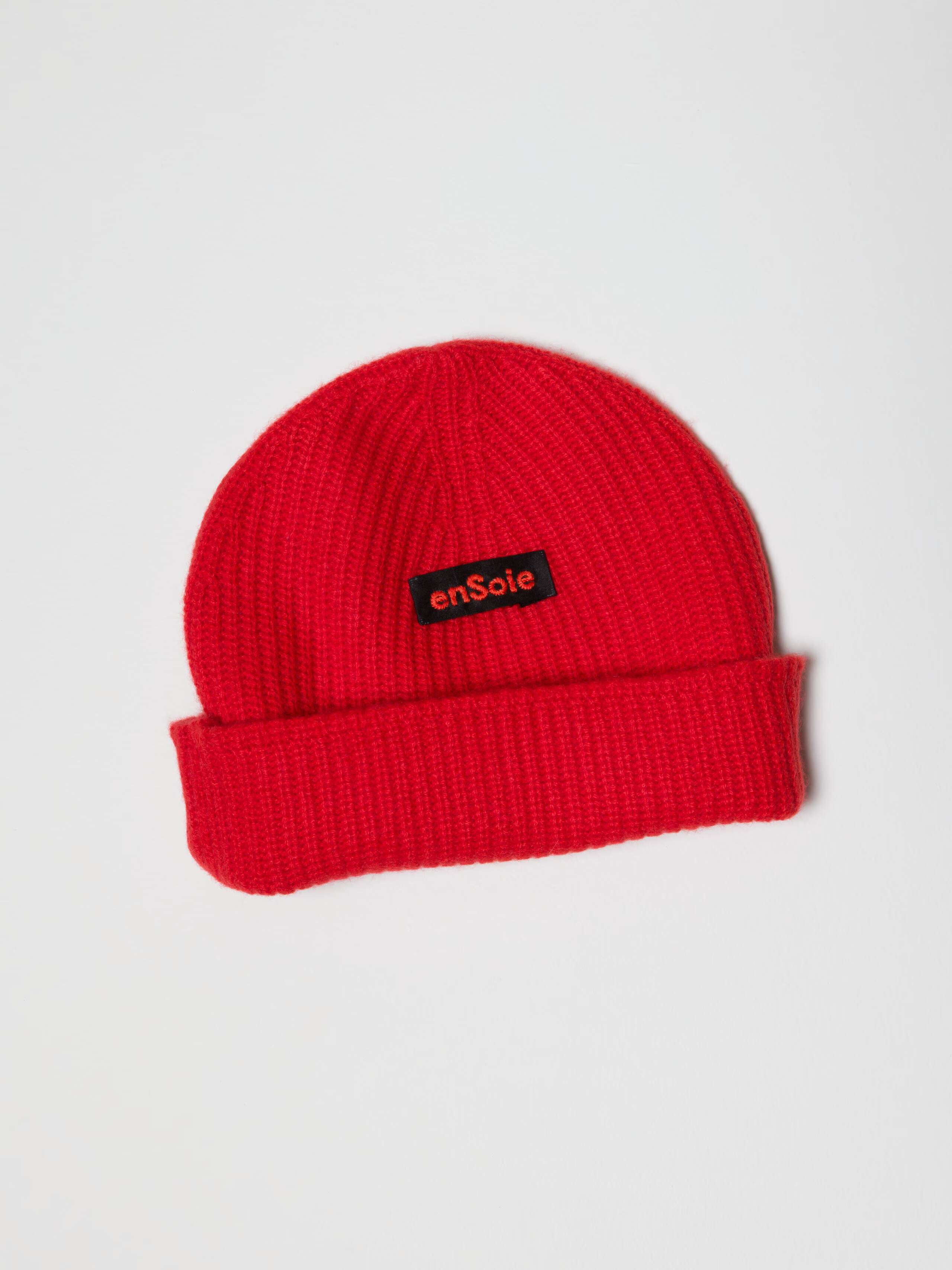Picture of a red knitted cashmere hat