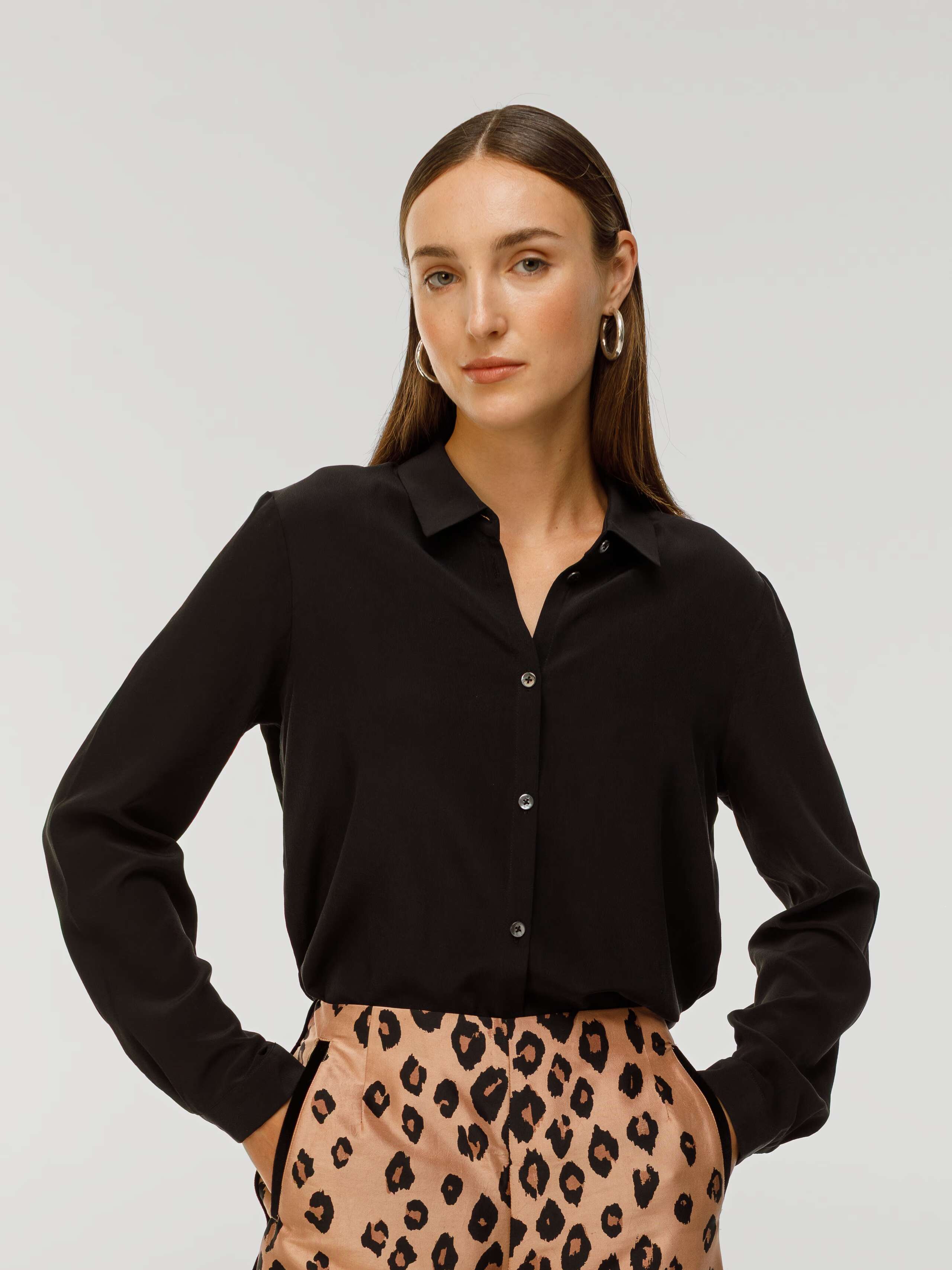 Romy blouse black in silk worn by model