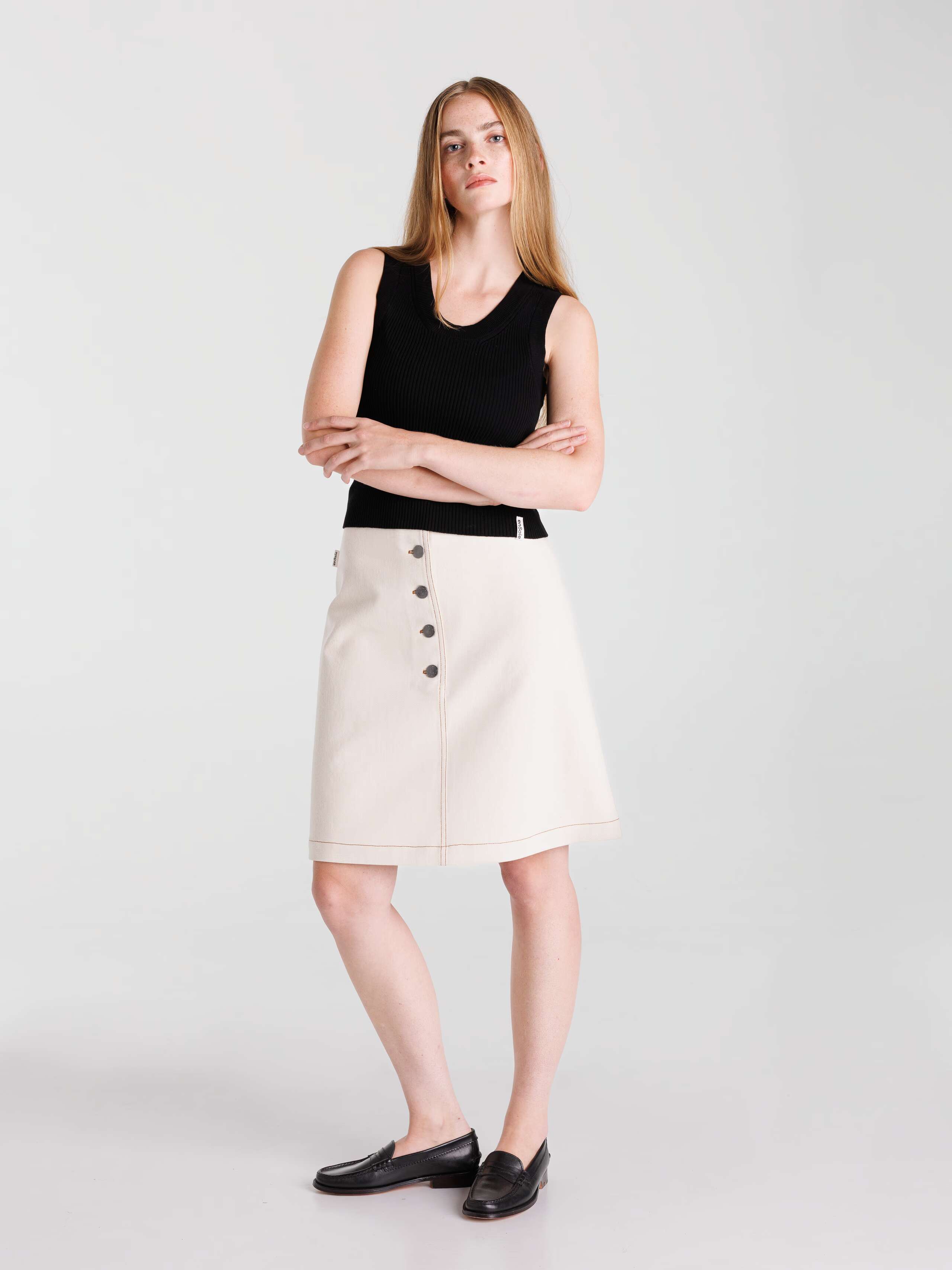 Isold skirt in denim, ecru worn by model