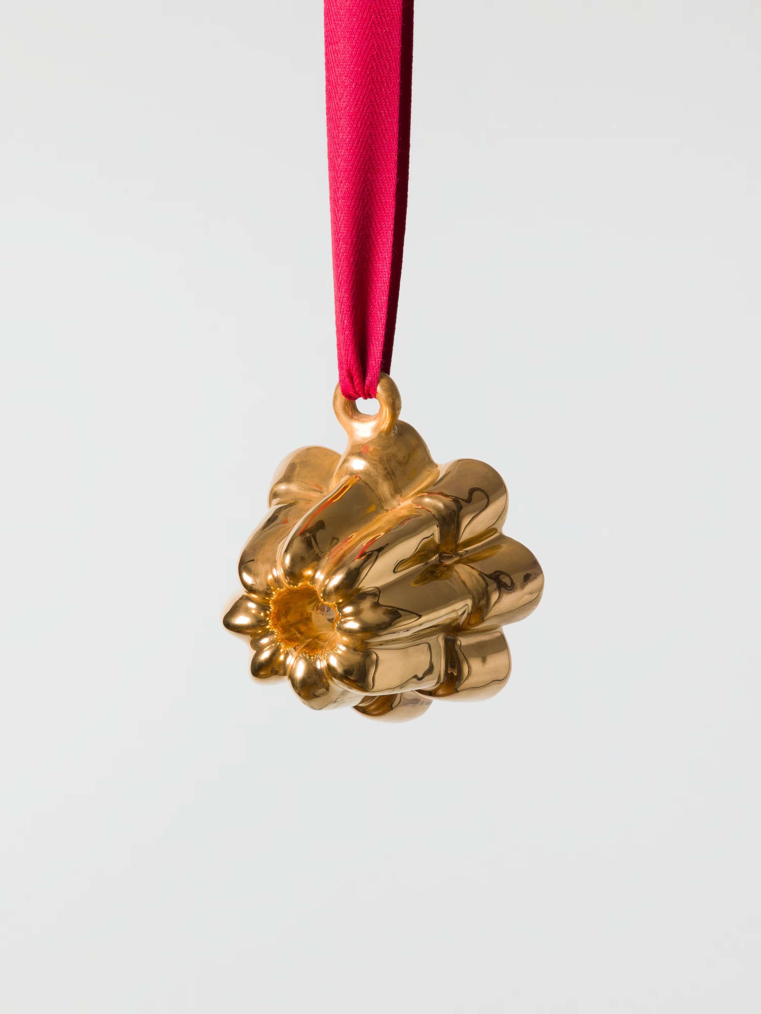 Gugelhupf ceramic ornament in gold
